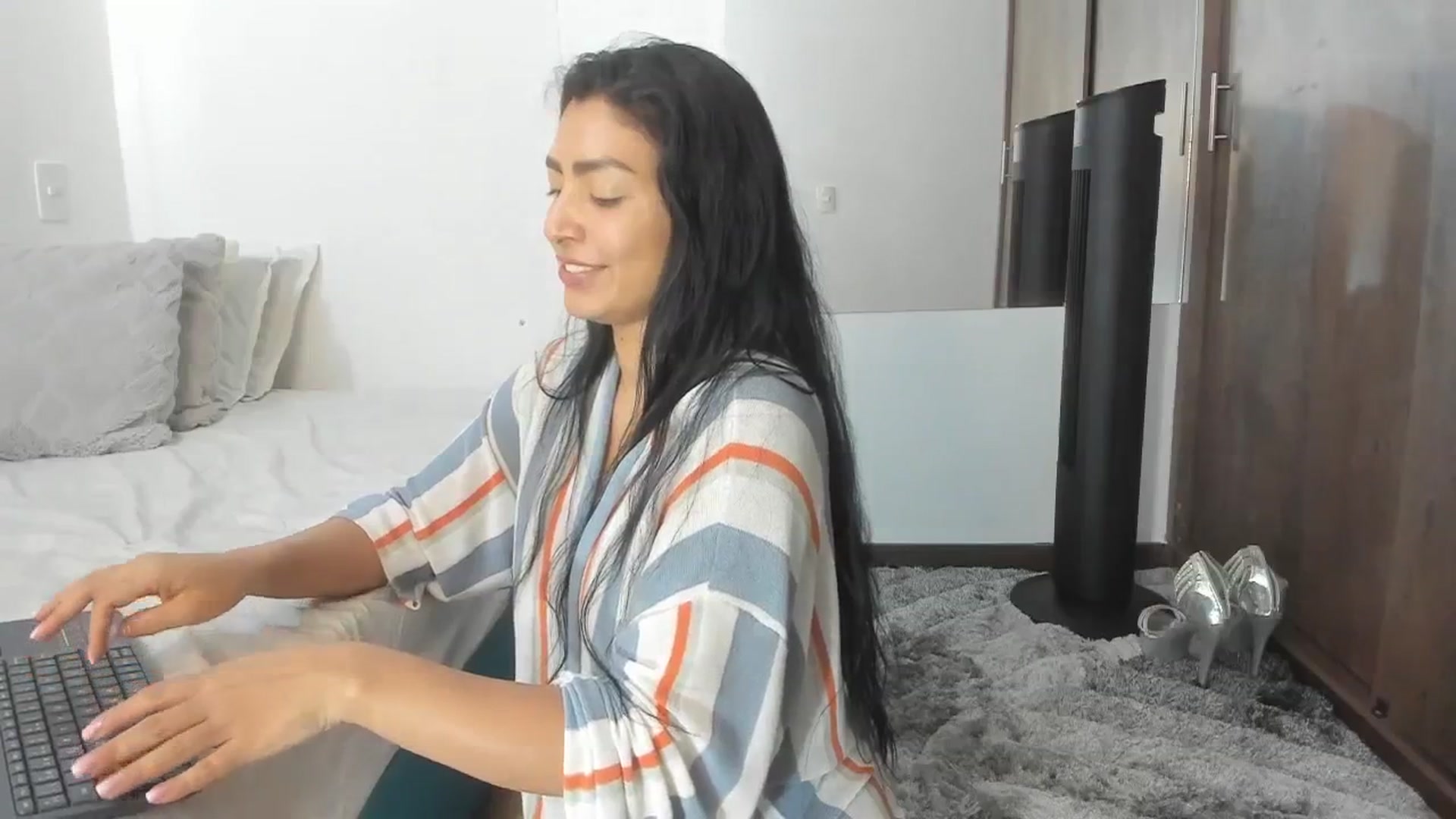 Gallery image thumbnail from Sweet_Oxdra's myfreecams stream on, 11/15/2025, 16:28 image 20 of 20