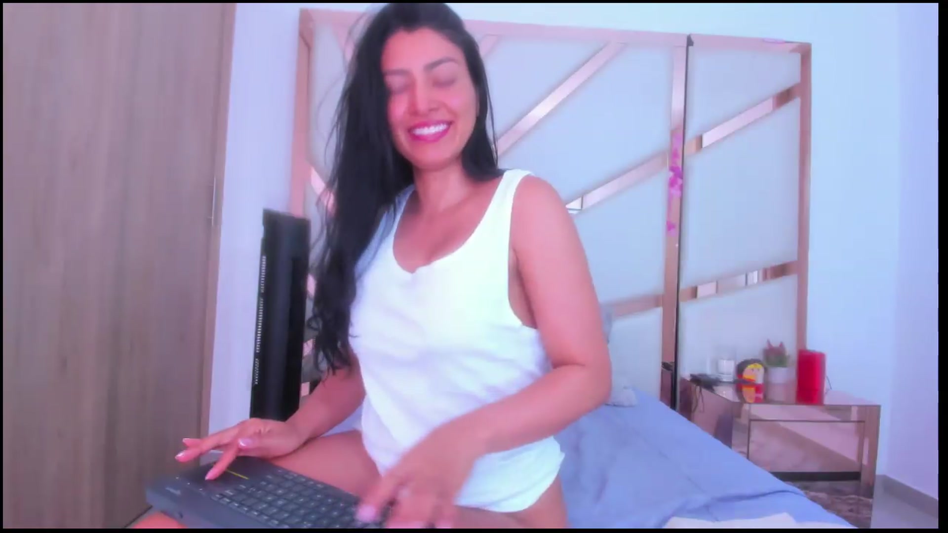 Gallery image thumbnail from Sweet_Oxdra's myfreecams stream on, 09/05/2026, 17:38 image 6 of 20