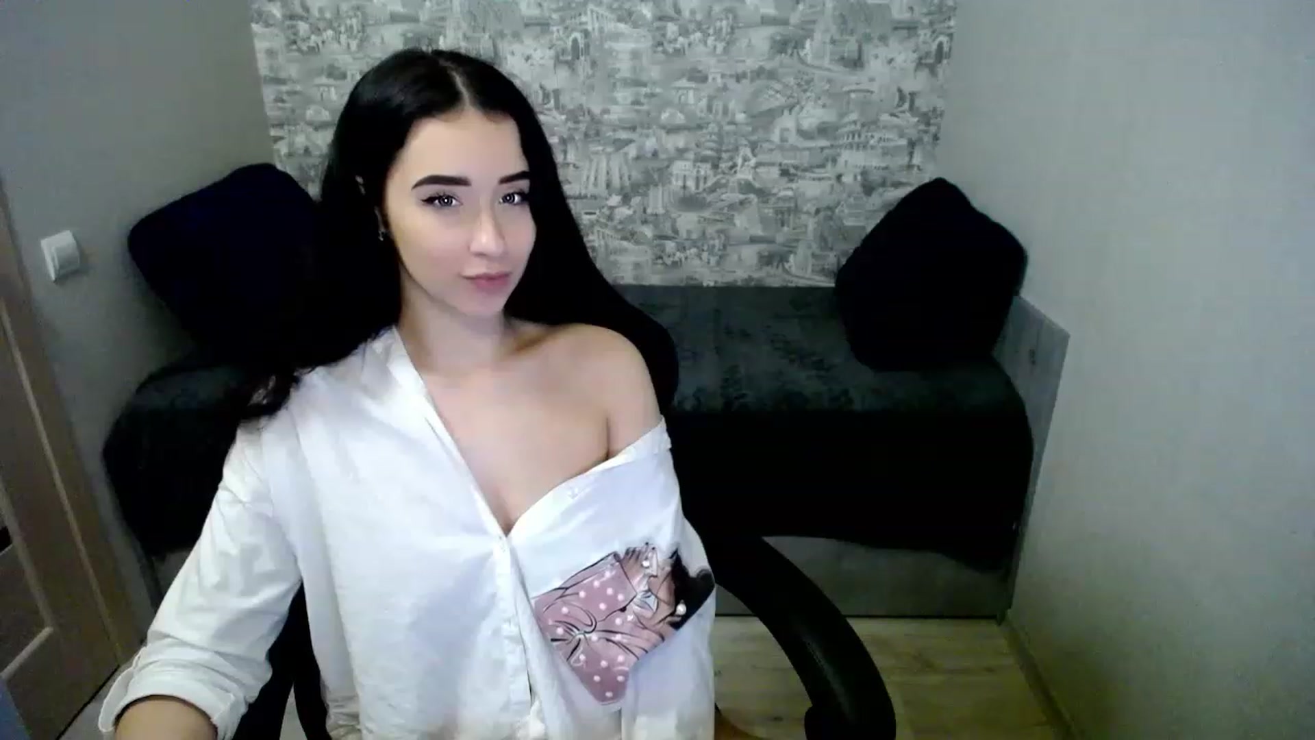 Gallery image thumbnail from Sweet_Sasha_'s myfreecams stream on, 12/18/2022, 24:51 image 18 of 20