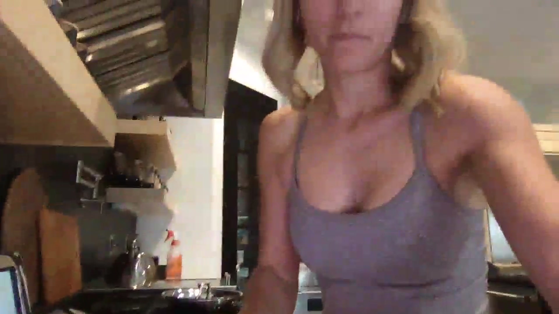Gallery image thumbnail from Sweet_Silvie's myfreecams stream on, 02/09/2024, 15:03 image 14 of 20