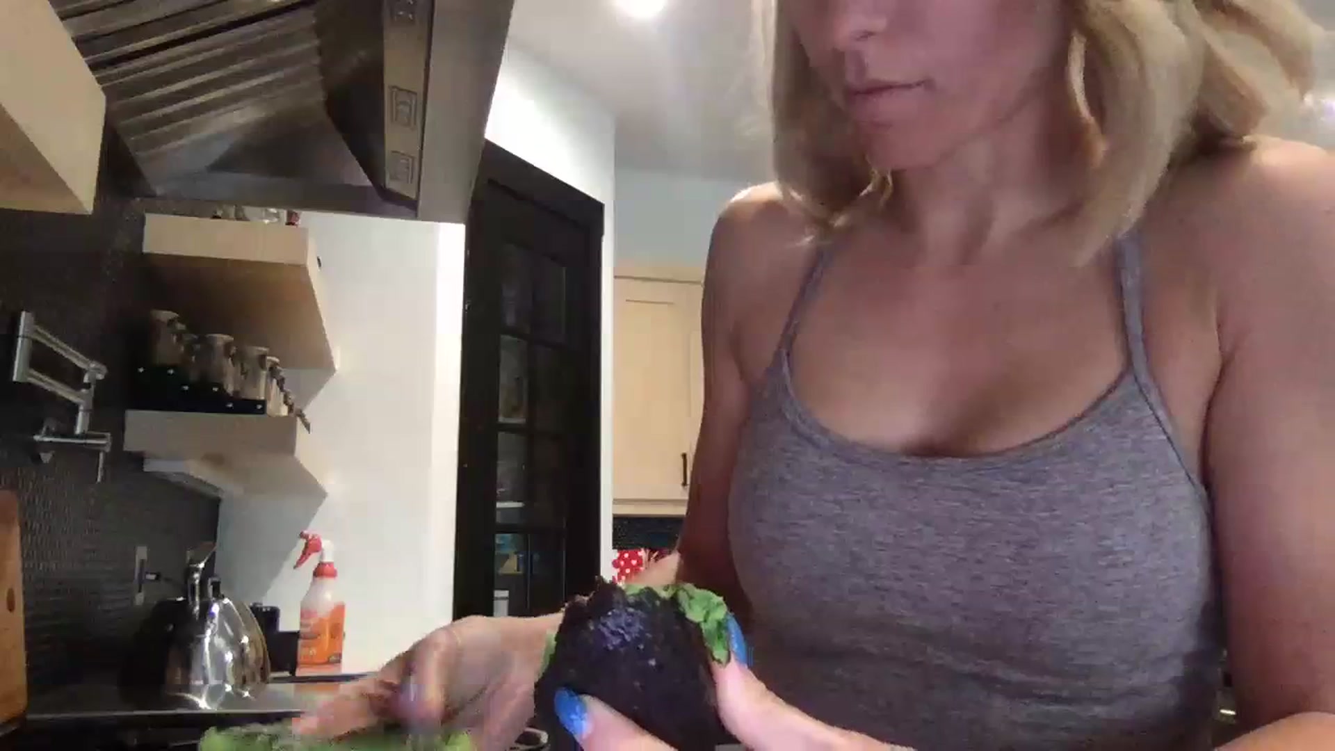 Gallery image thumbnail from Sweet_Silvie's myfreecams stream on, 02/09/2024, 15:03 image 10 of 20