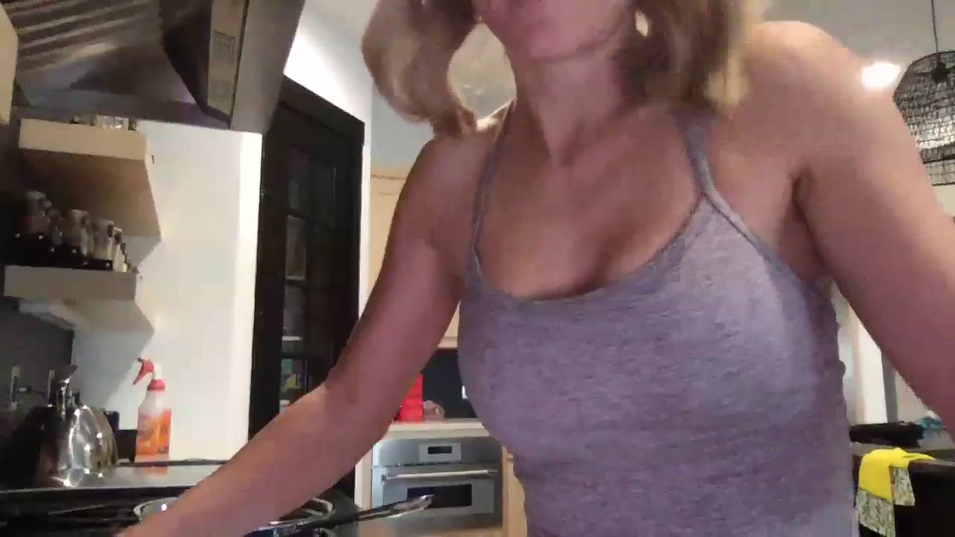 Gallery image thumbnail from Sweet_Silvie's myfreecams stream on, 02/09/2024, 15:03 image 13 of 20