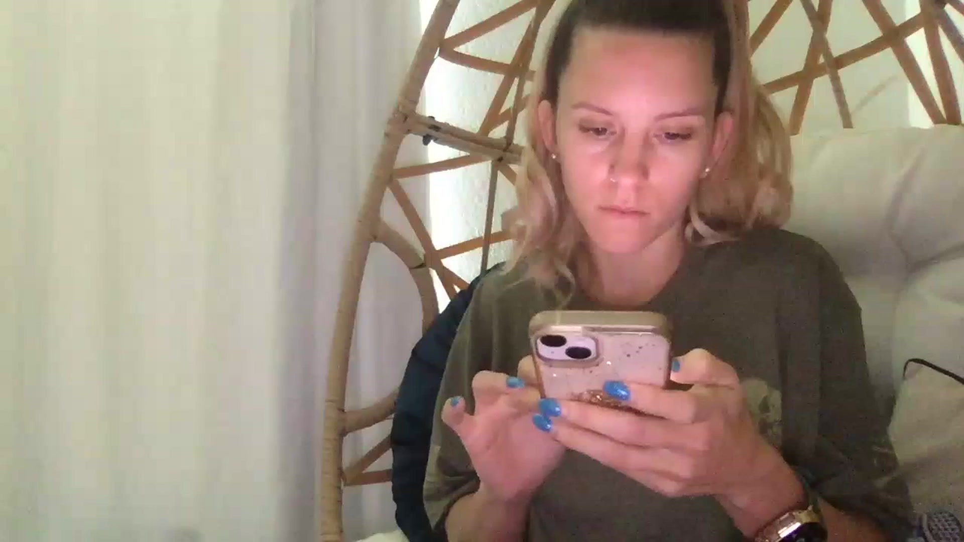 Gallery image thumbnail from Sweet_Silvie's myfreecams stream on, 02/20/2024, 19:42 image 10 of 20