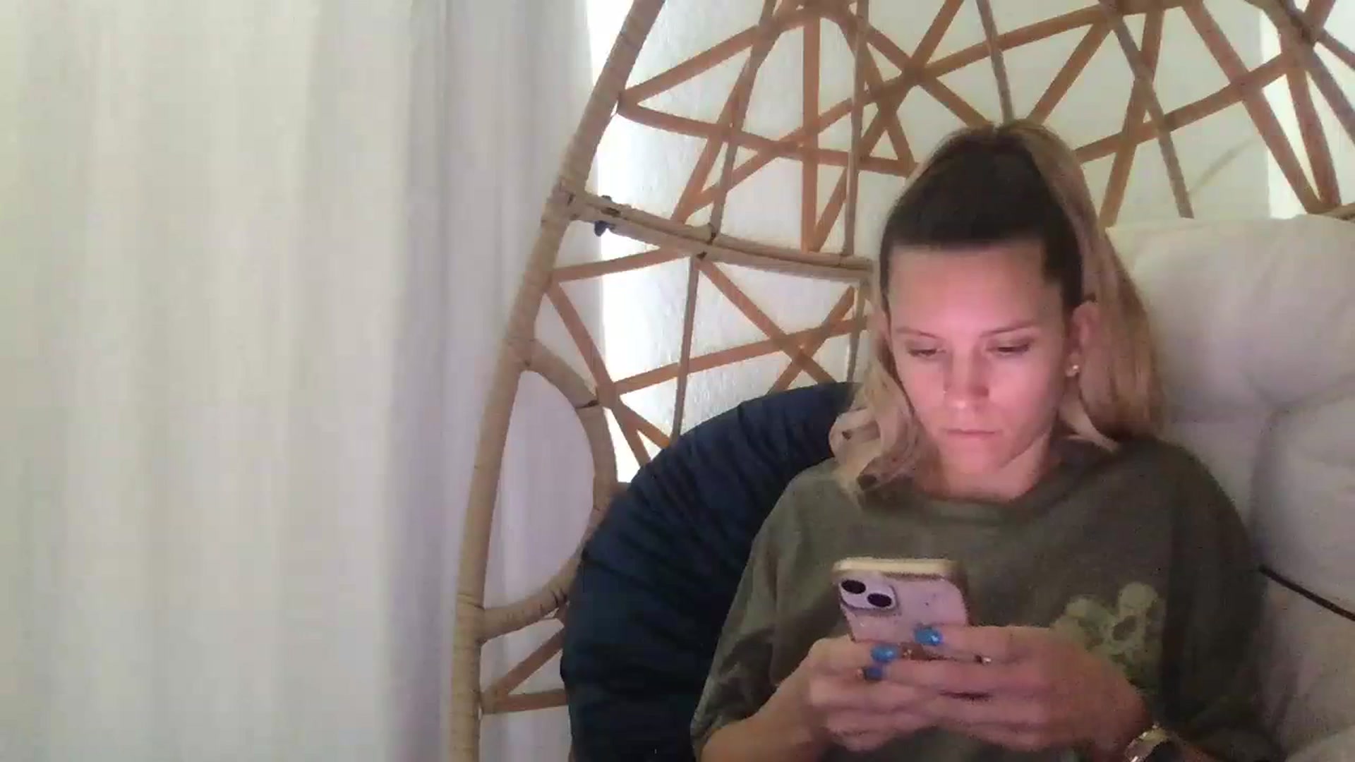 Gallery image thumbnail from Sweet_Silvie's myfreecams stream on, 02/20/2024, 19:42 image 2 of 20