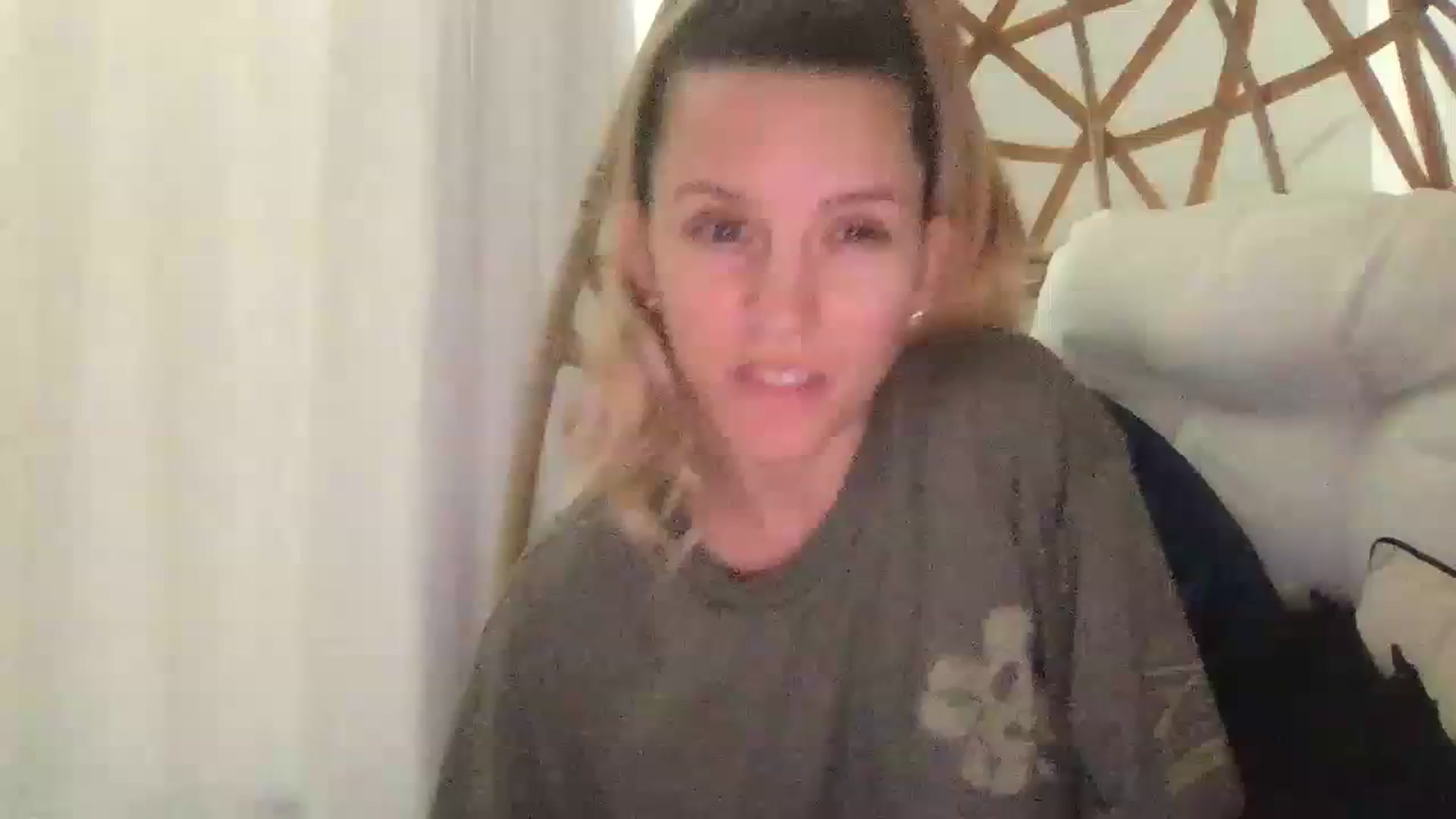 Gallery image thumbnail from Sweet_Silvie's myfreecams stream on, 02/20/2024, 19:42 image 18 of 20