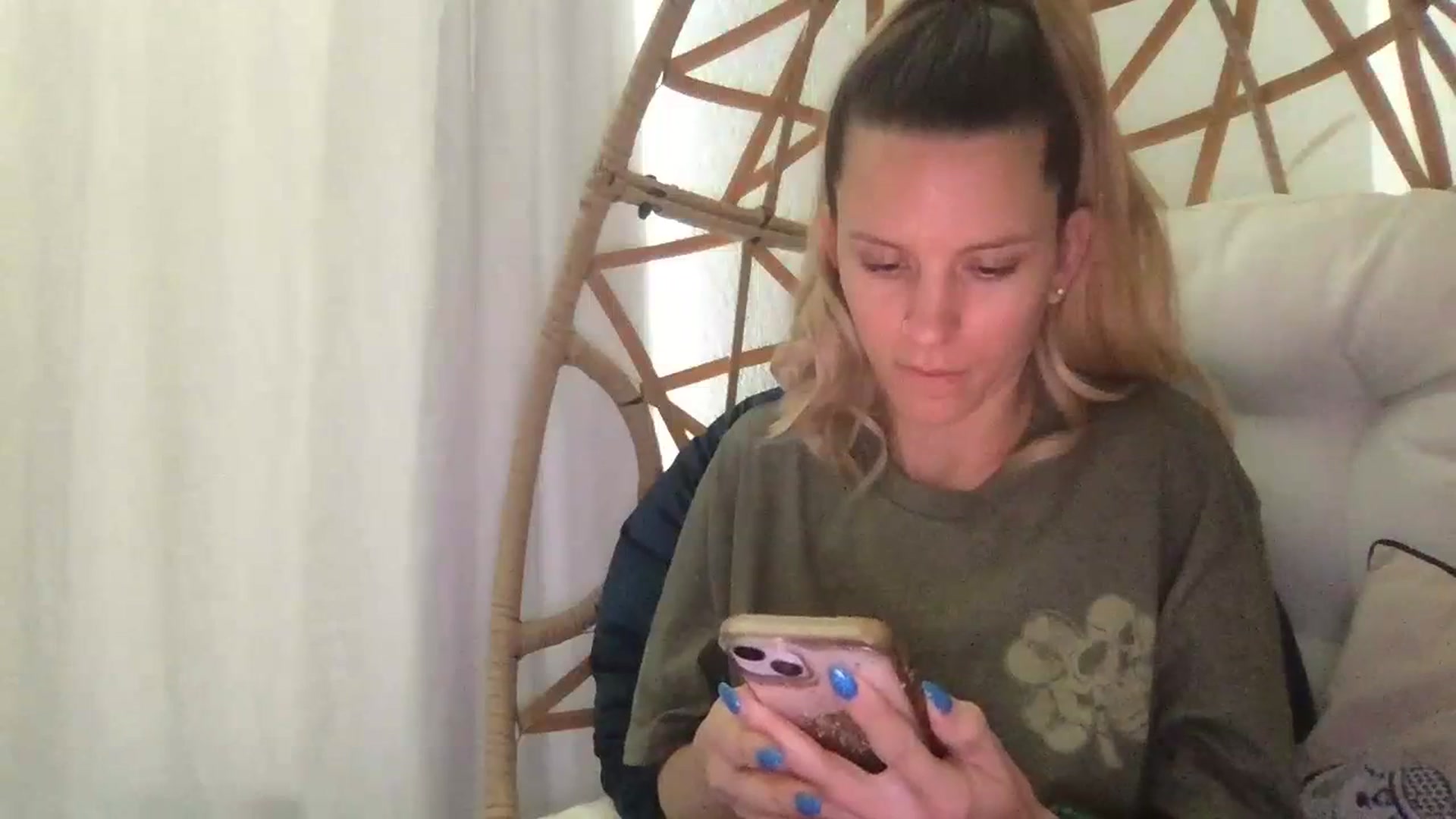 Gallery image thumbnail from Sweet_Silvie's myfreecams stream on, 02/20/2024, 19:42 image 13 of 20