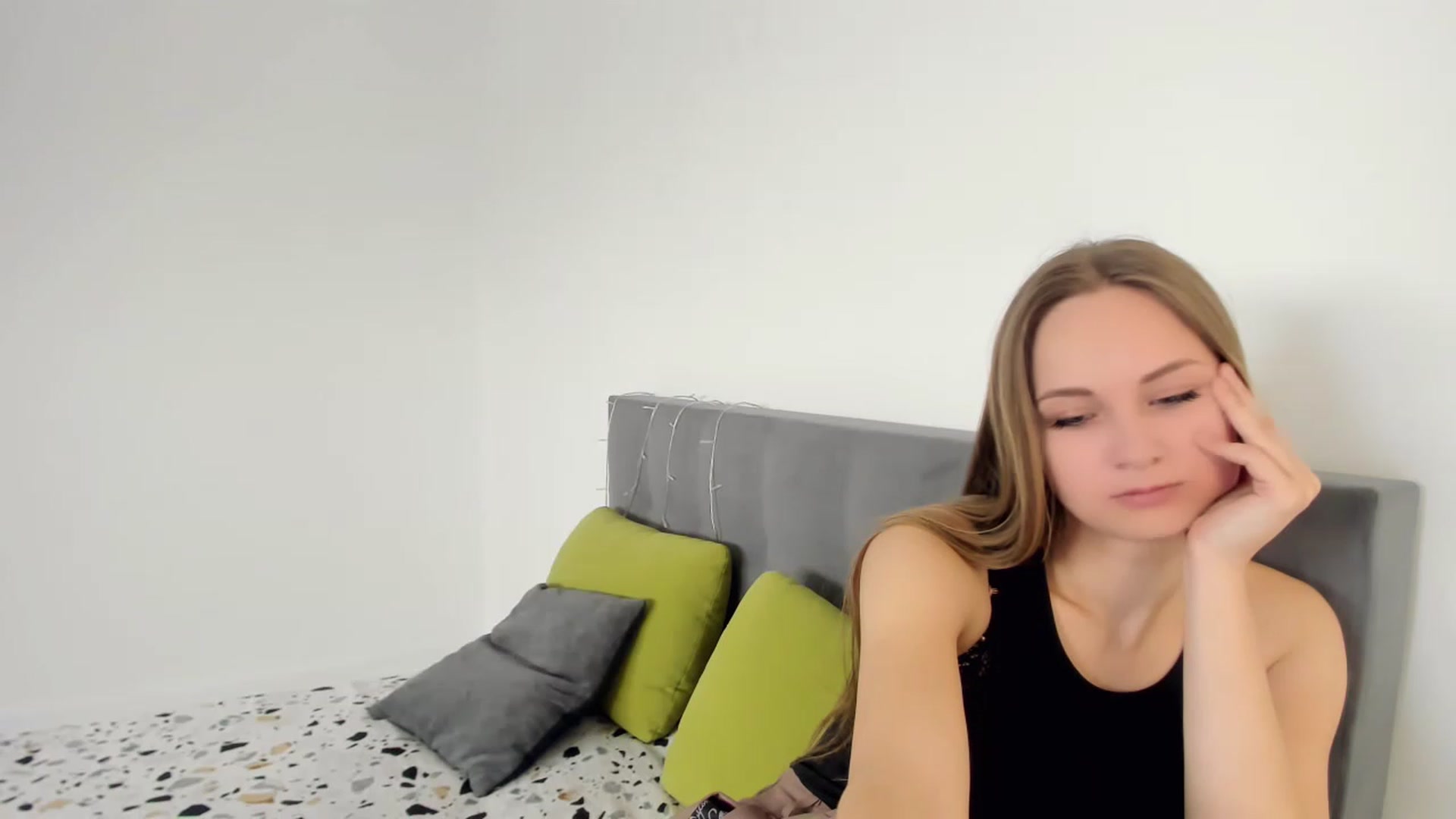 Gallery image thumbnail from Sweet_Sirena's myfreecams stream on, 04/07/2023, 10:29 image 8 of 20
