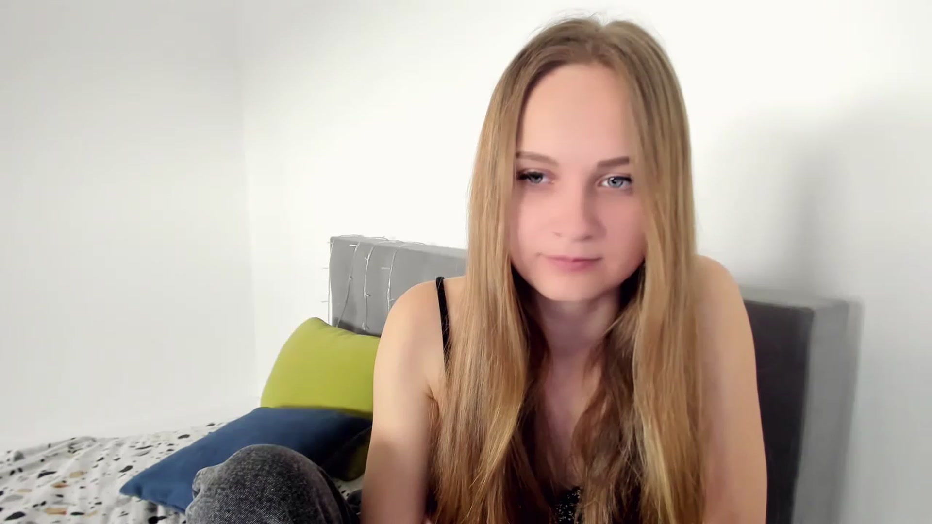 Gallery image thumbnail from Sweet_Sirena's myfreecams stream on, 04/10/2023, 11:23 image 5 of 20