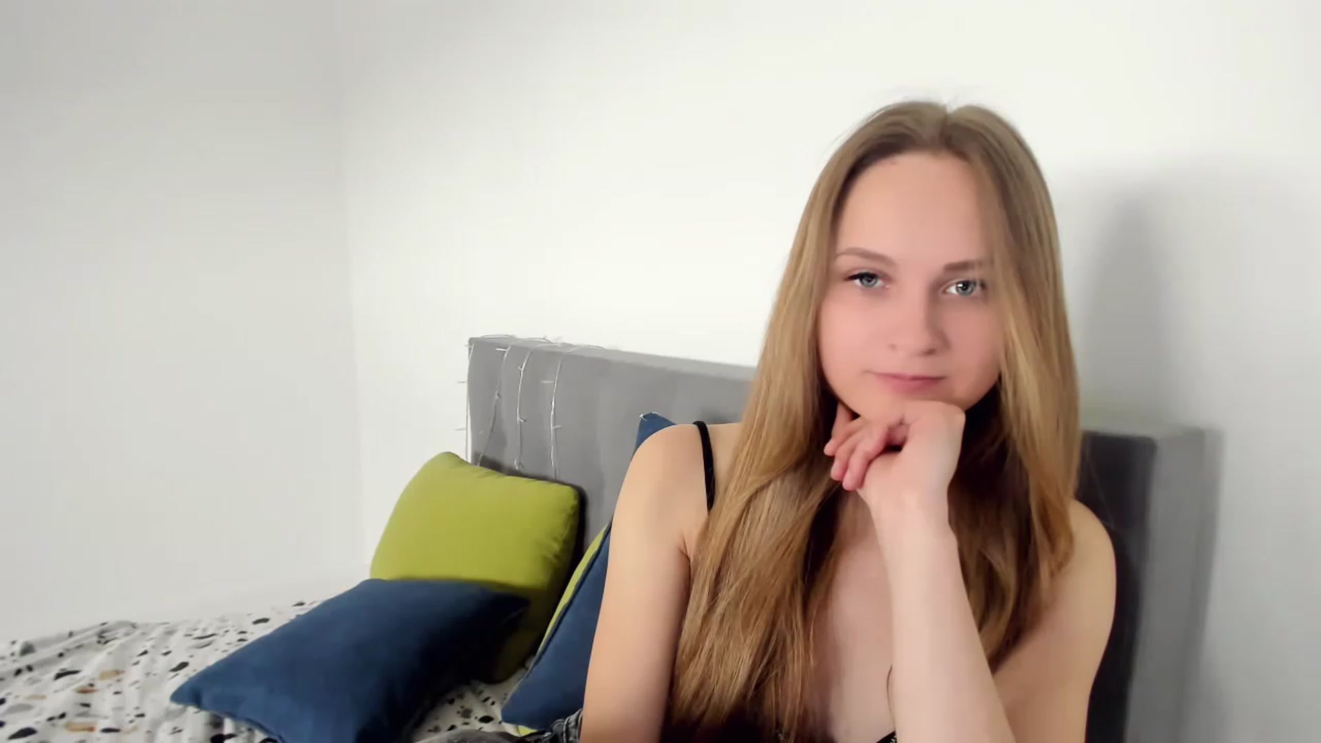 Gallery image thumbnail from Sweet_Sirena's myfreecams stream on, 04/10/2023, 11:23 image 6 of 20