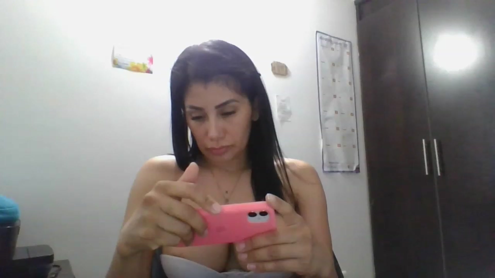 Gallery image thumbnail from Sweet_Sophie's myfreecams stream on, 12/22/2022, 22:00 image 18 of 20