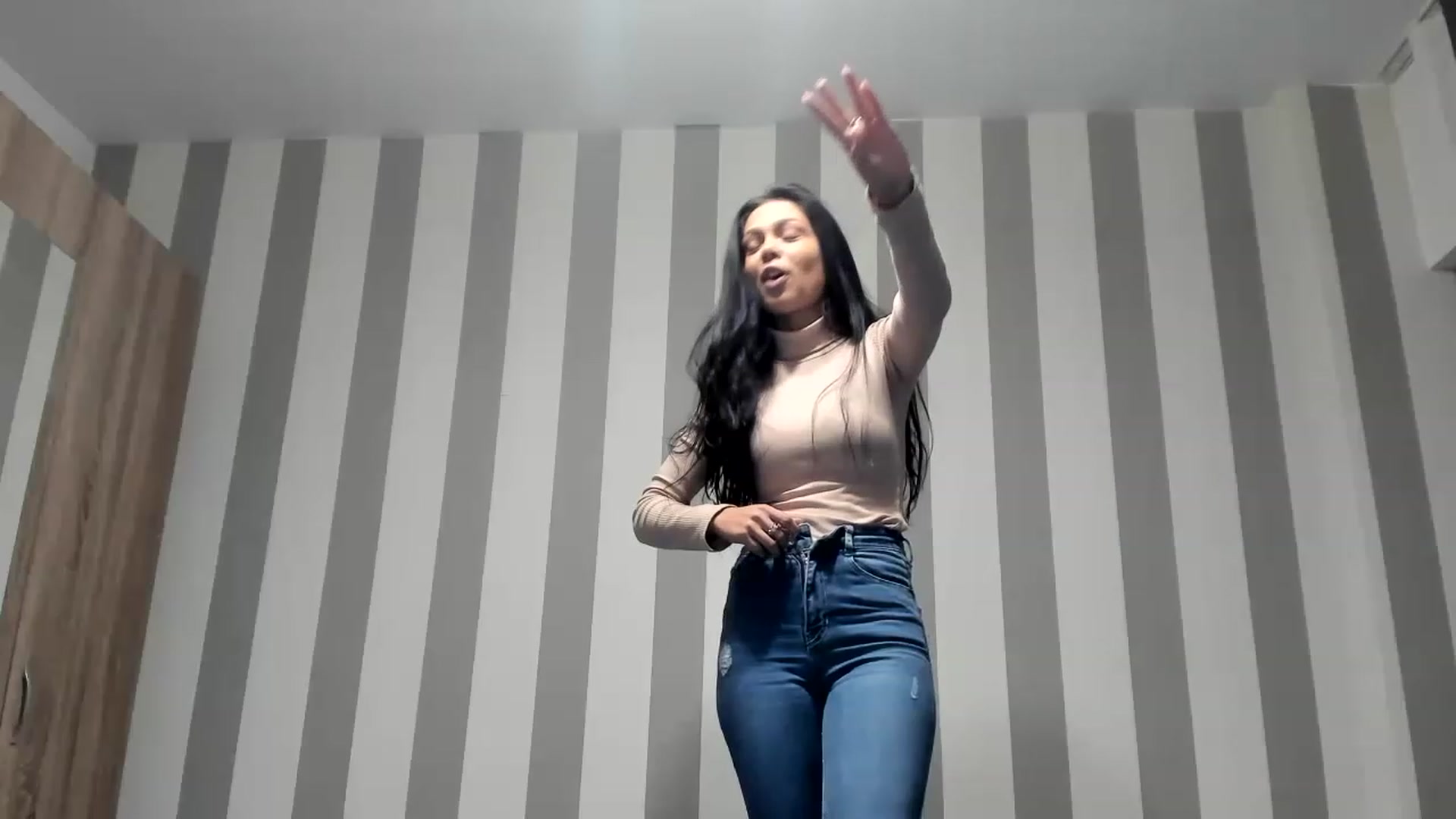 Gallery image thumbnail from Sweet__Alexa's myfreecams stream on, 11/26/2022, 15:39 image 10 of 20