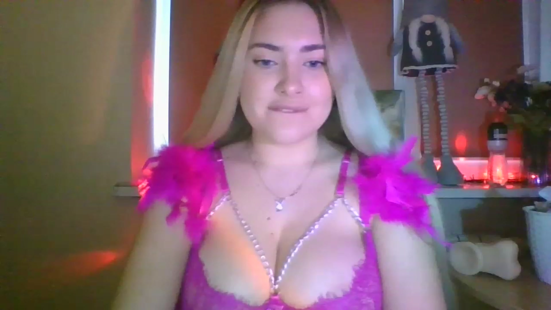 Gallery image thumbnail from Sweet__Doll__'s myfreecams stream on, 12/24/2022, 12:42 image 17 of 20