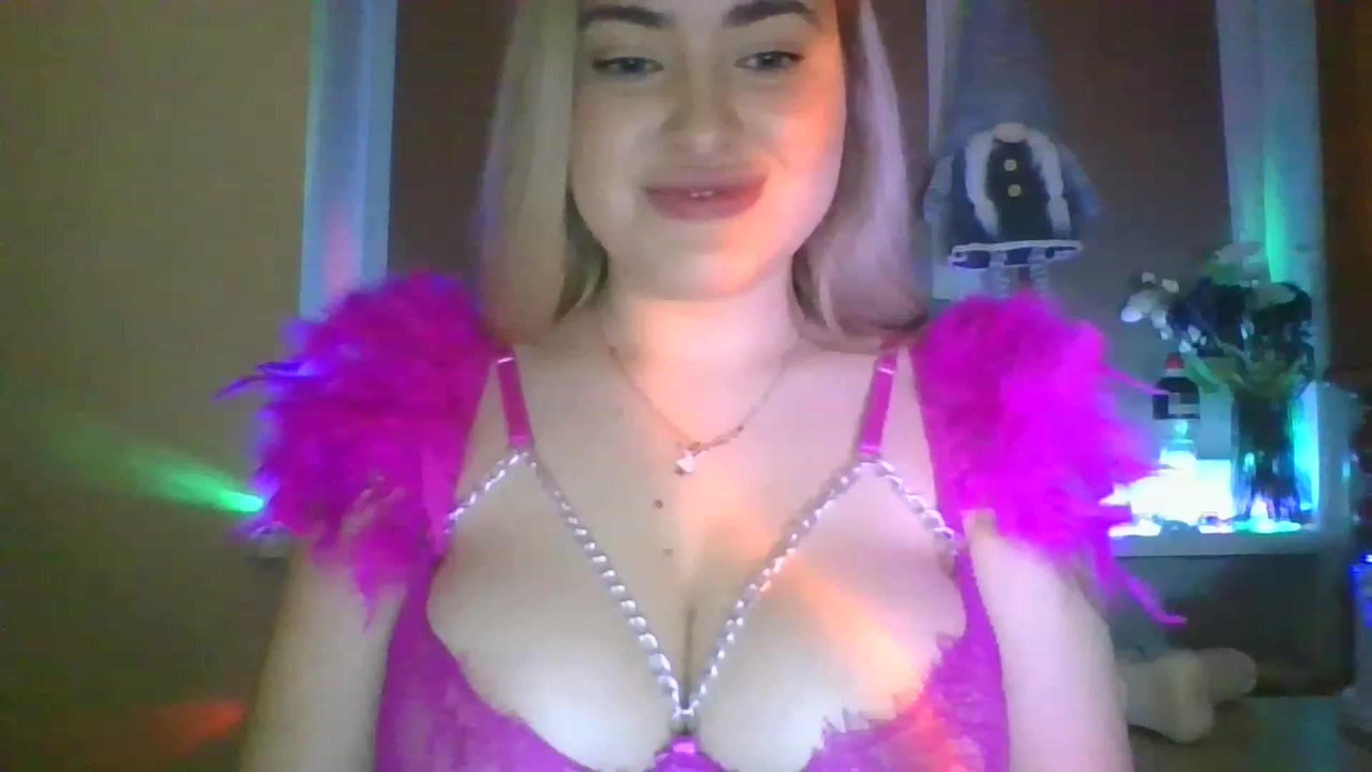 Gallery image thumbnail from Sweet__Doll__'s myfreecams stream on, 12/24/2022, 13:49 image 15 of 20