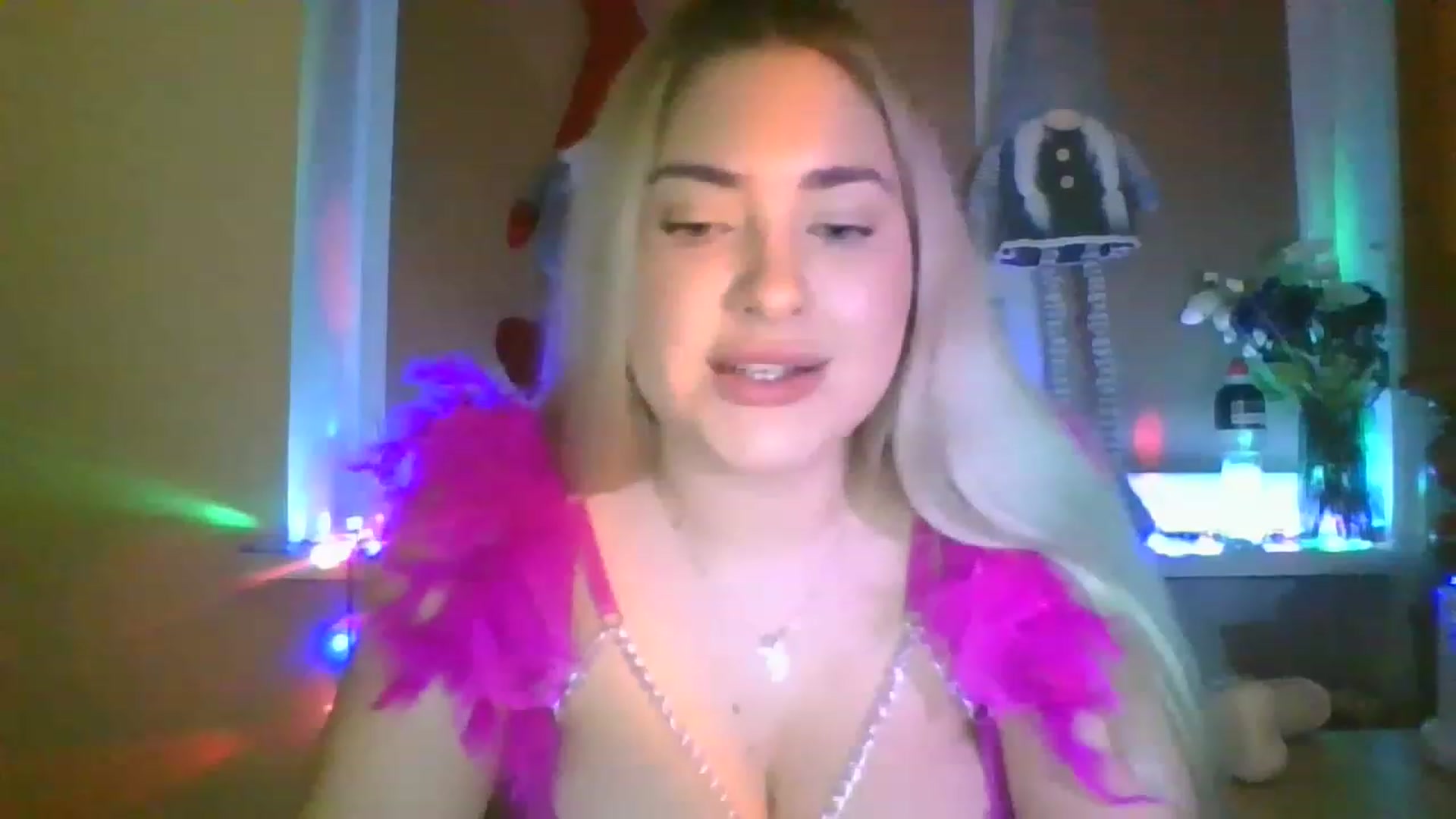 Gallery image thumbnail from Sweet__Doll__'s myfreecams stream on, 12/24/2022, 13:49 image 11 of 20