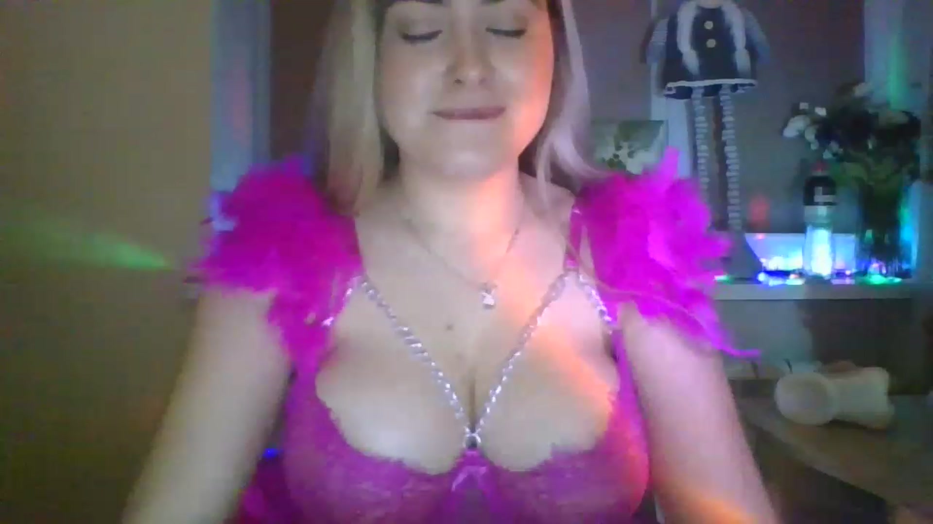 Gallery image thumbnail from Sweet__Doll__'s myfreecams stream on, 12/24/2022, 14:34 image 2 of 20