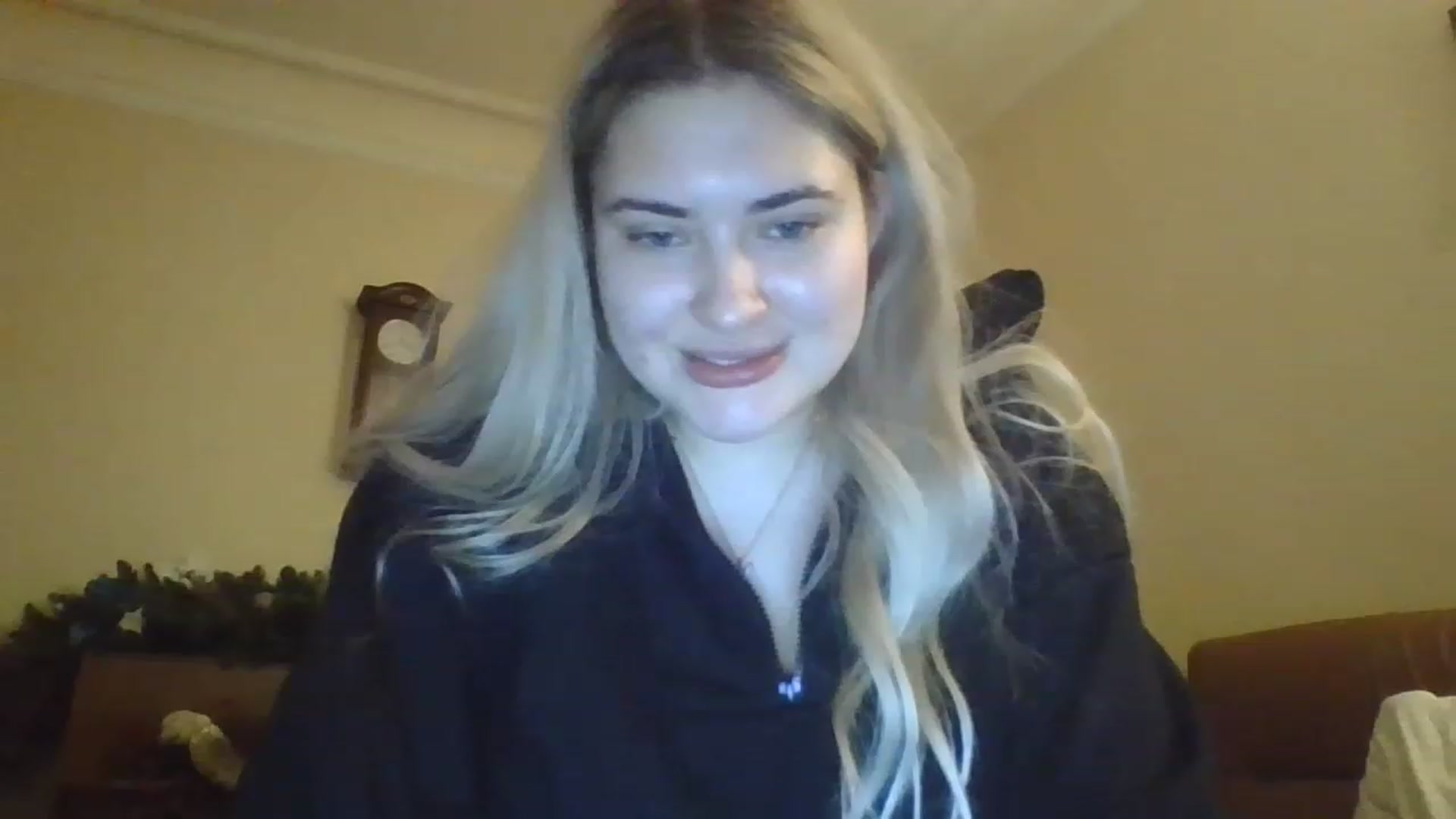 Gallery image thumbnail from Sweet__Doll__'s myfreecams stream on, 12/25/2022, 22:07 image 15 of 20