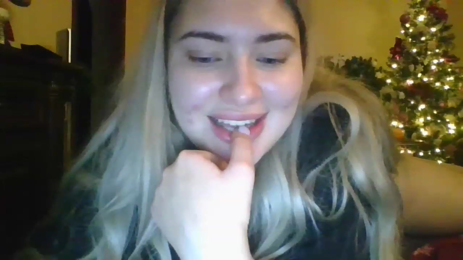 Gallery image thumbnail from Sweet__Doll__'s myfreecams stream on, 12/25/2022, 22:07 image 3 of 20