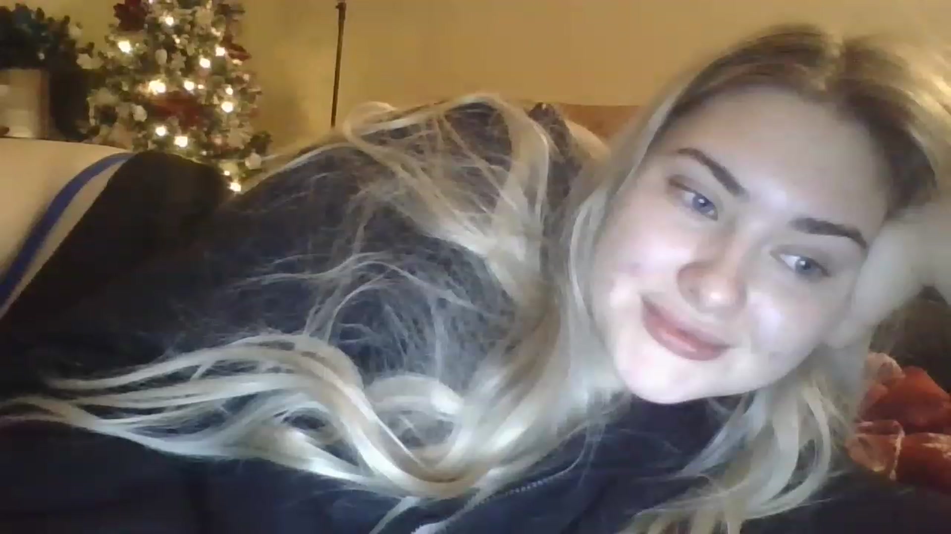 Gallery image thumbnail from Sweet__Doll__'s myfreecams stream on, 12/25/2022, 22:07 image 17 of 20