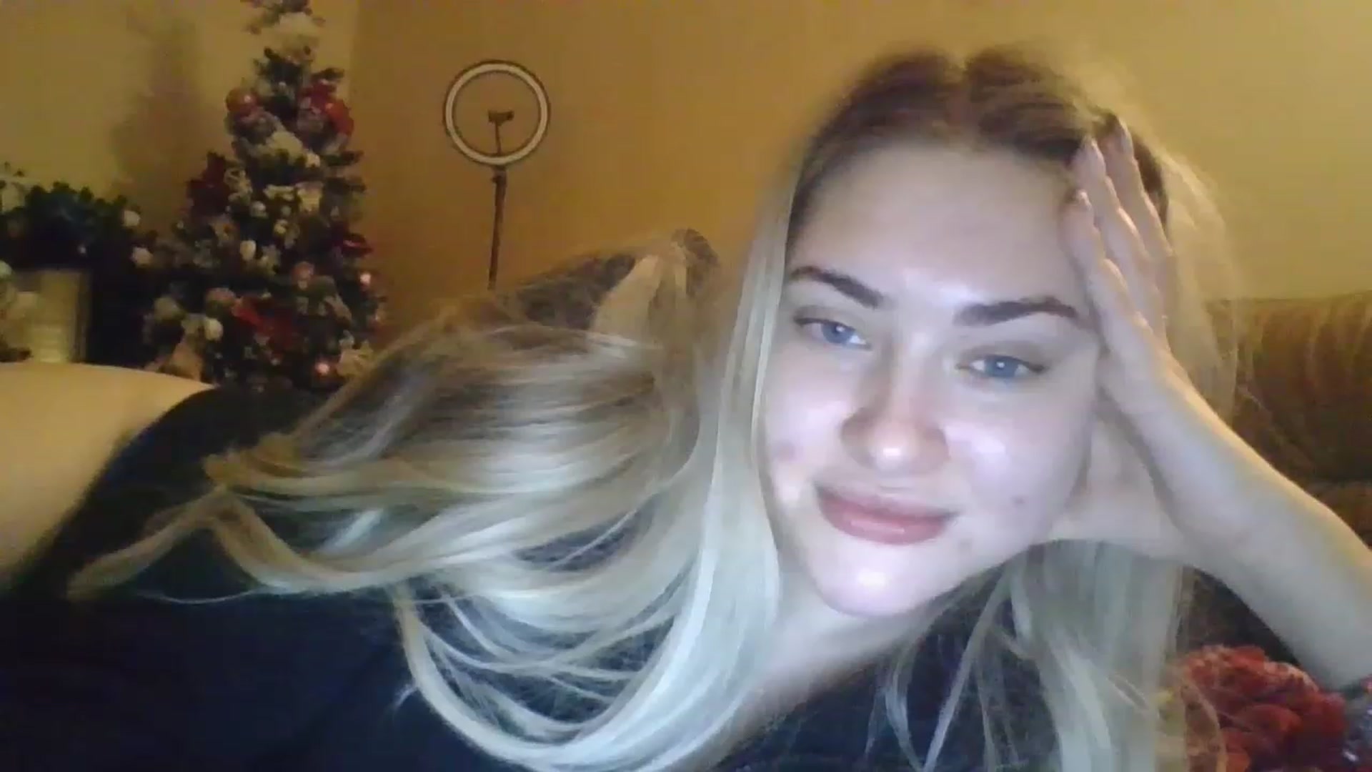 Gallery image thumbnail from Sweet__Doll__'s myfreecams stream on, 12/25/2022, 22:07 image 16 of 20