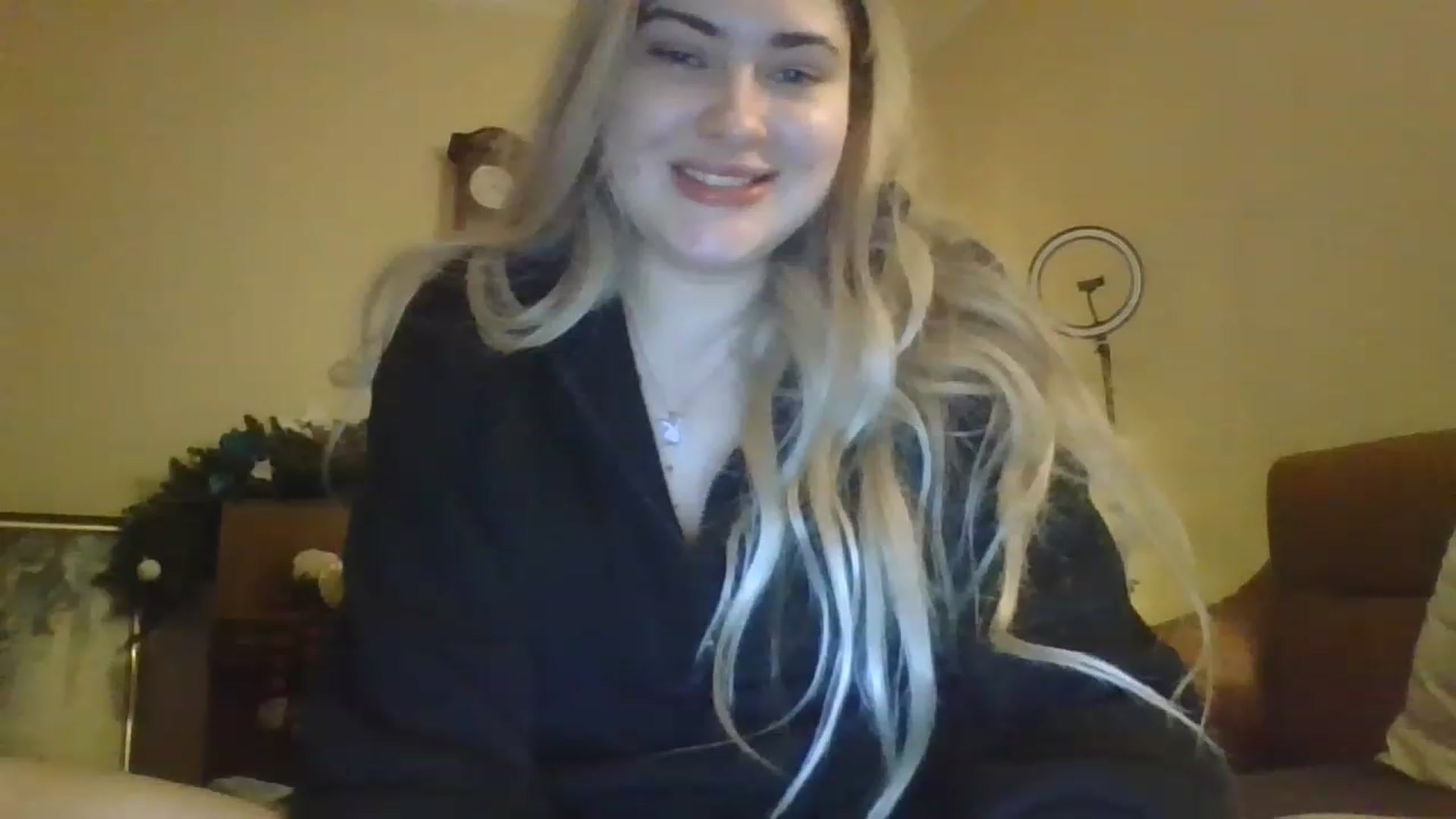 Gallery image thumbnail from Sweet__Doll__'s myfreecams stream on, 12/25/2022, 22:07 image 12 of 20
