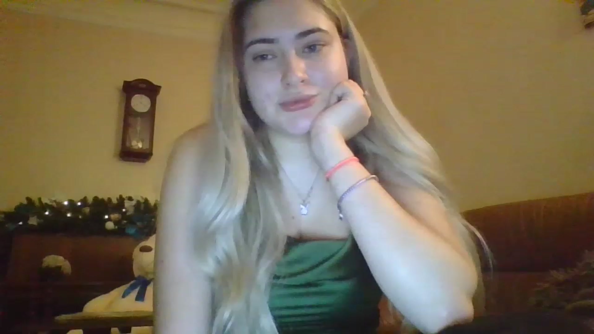 Gallery image thumbnail from Sweet__Doll__'s myfreecams stream on, 12/26/2022, 21:04 image 16 of 20