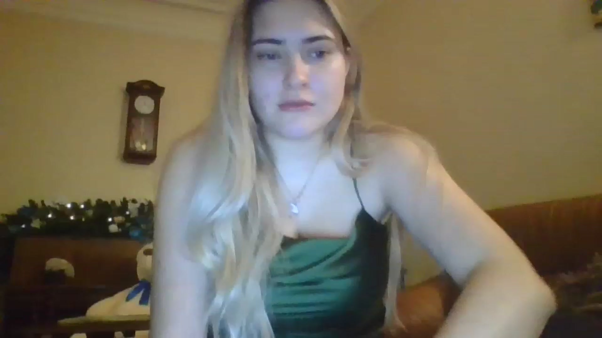 Gallery image thumbnail from Sweet__Doll__'s myfreecams stream on, 12/26/2022, 21:04 image 15 of 20