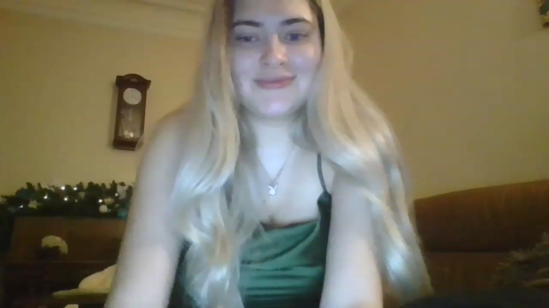 Gallery image thumbnail from Sweet__Doll__'s myfreecams stream on, 12/26/2022, 21:04 image 14 of 20