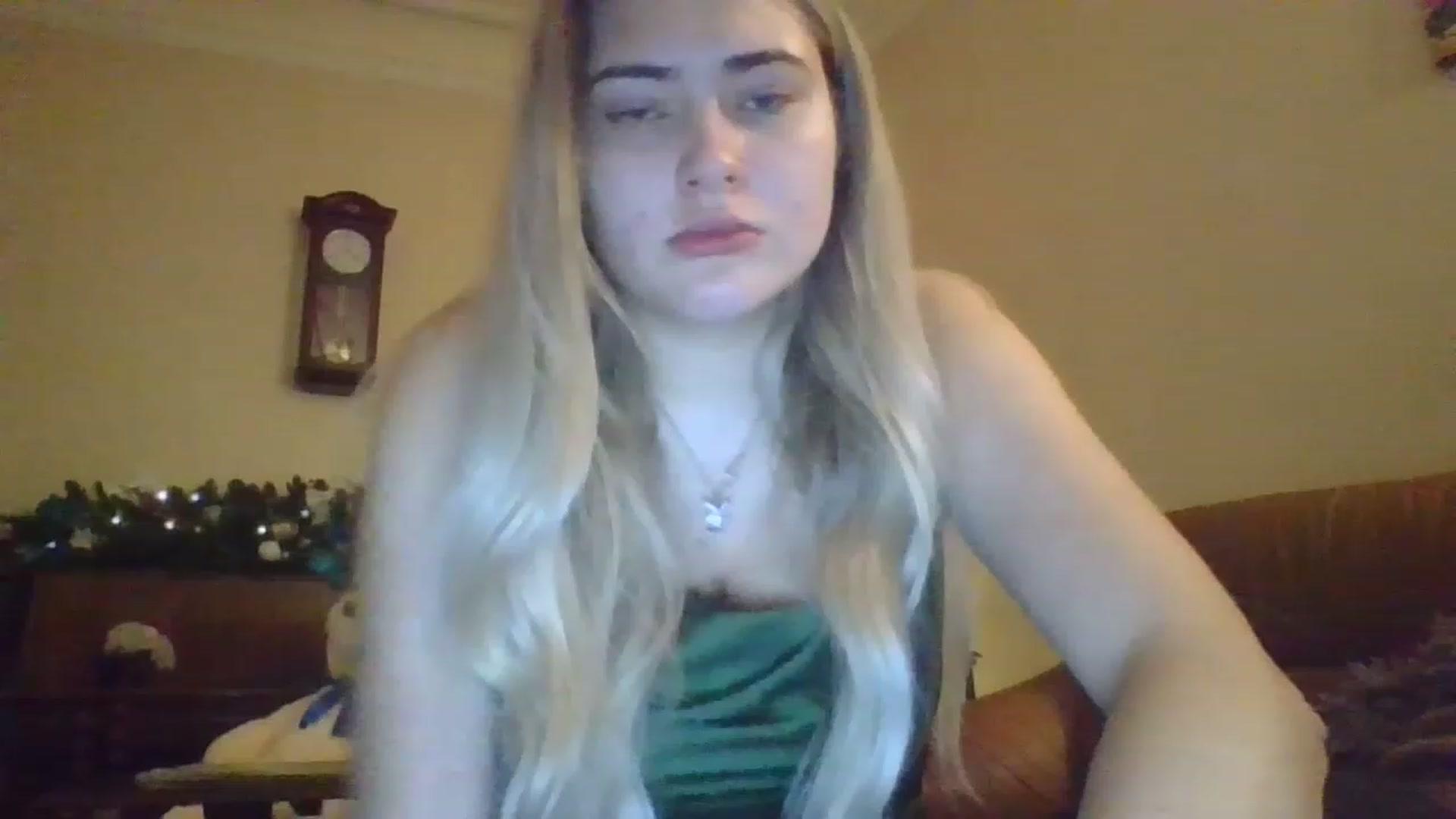 Gallery image thumbnail from Sweet__Doll__'s myfreecams stream on, 12/26/2022, 21:04 image 17 of 20