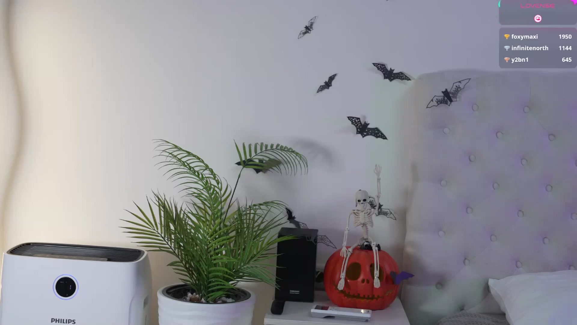 Gallery image thumbnail from Sweet_est777's myfreecams stream on, 10/09/2024, 18:22 image 3 of 20