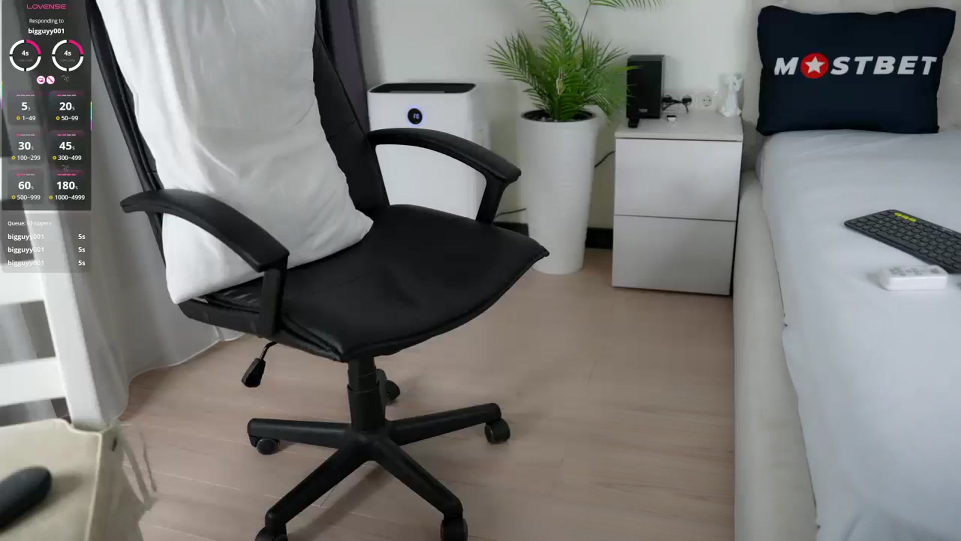 Gallery image thumbnail from Sweet_est777's myfreecams stream on, 01/26/2025, 23:18 image 5 of 20