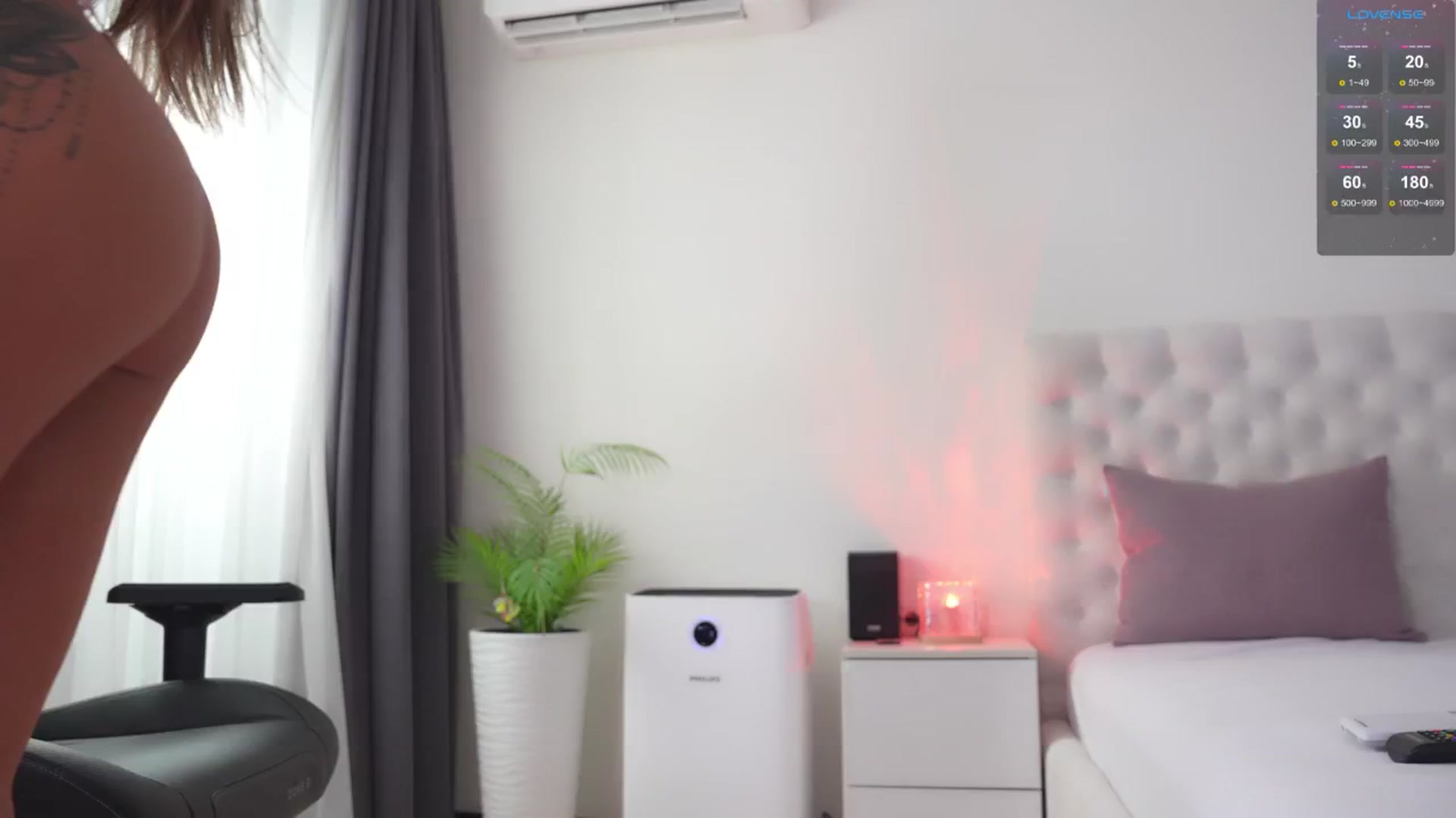 Gallery image thumbnail from Sweet_est777's myfreecams stream on, 06/03/2025, 18:34 image 10 of 20
