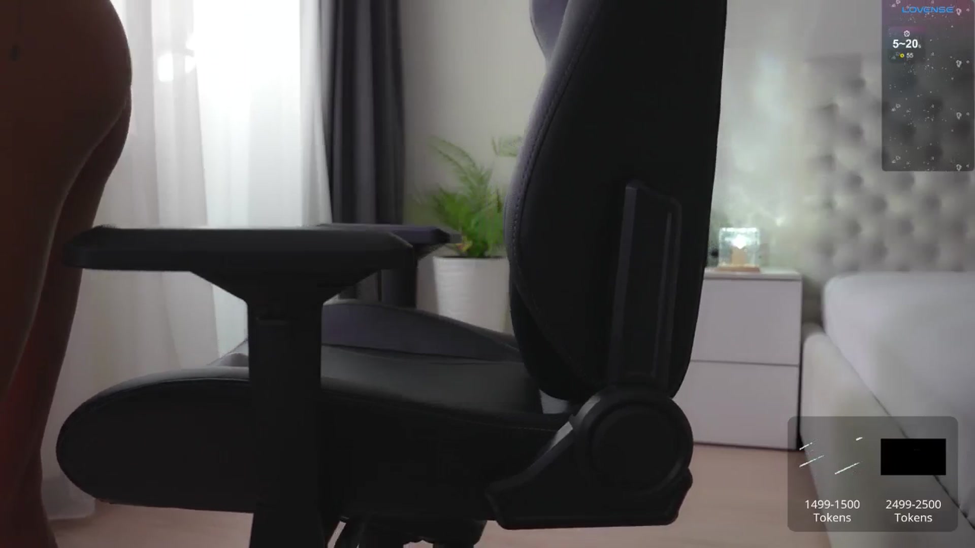 Gallery image thumbnail from Sweet_est777's myfreecams stream on, 06/04/2025, 18:44 image 11 of 20