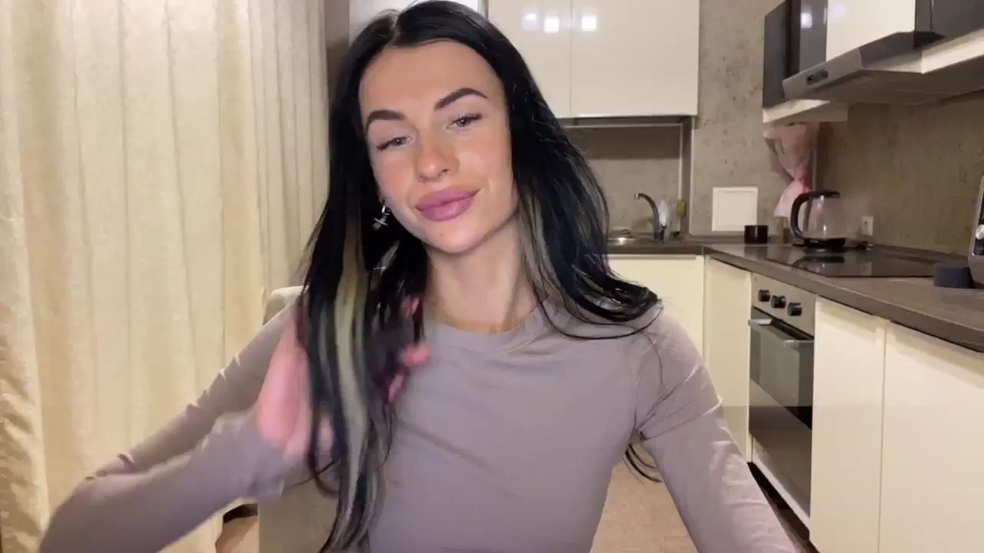 Gallery image thumbnail from Sweet_monic's myfreecams stream on, 11/03/2024, 14:39 image 4 of 20
