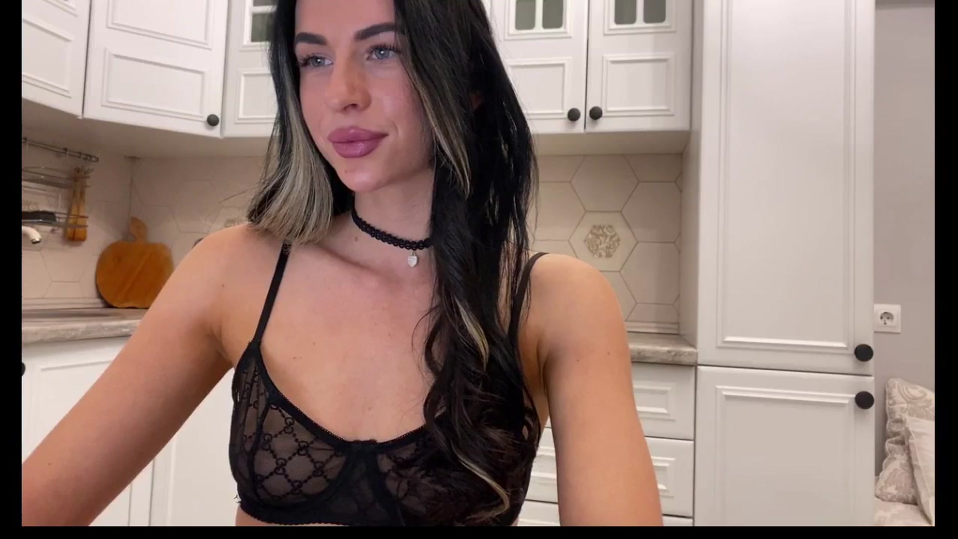 Gallery image thumbnail from Sweet_monic's myfreecams stream on, 03/22/2025, 18:17 image 4 of 20