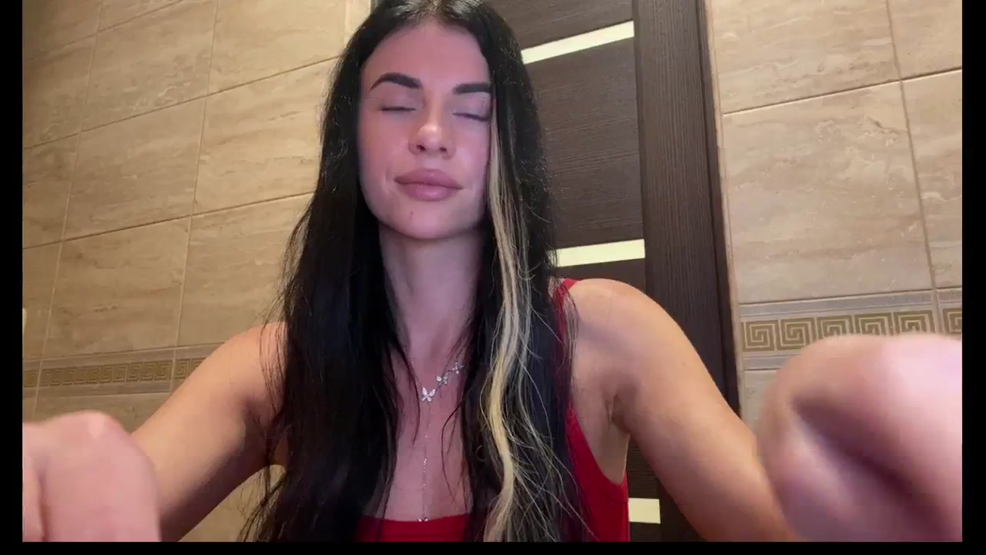 Gallery image thumbnail from Sweet_monic's myfreecams stream on, 04/06/2025, 19:15 image 4 of 20