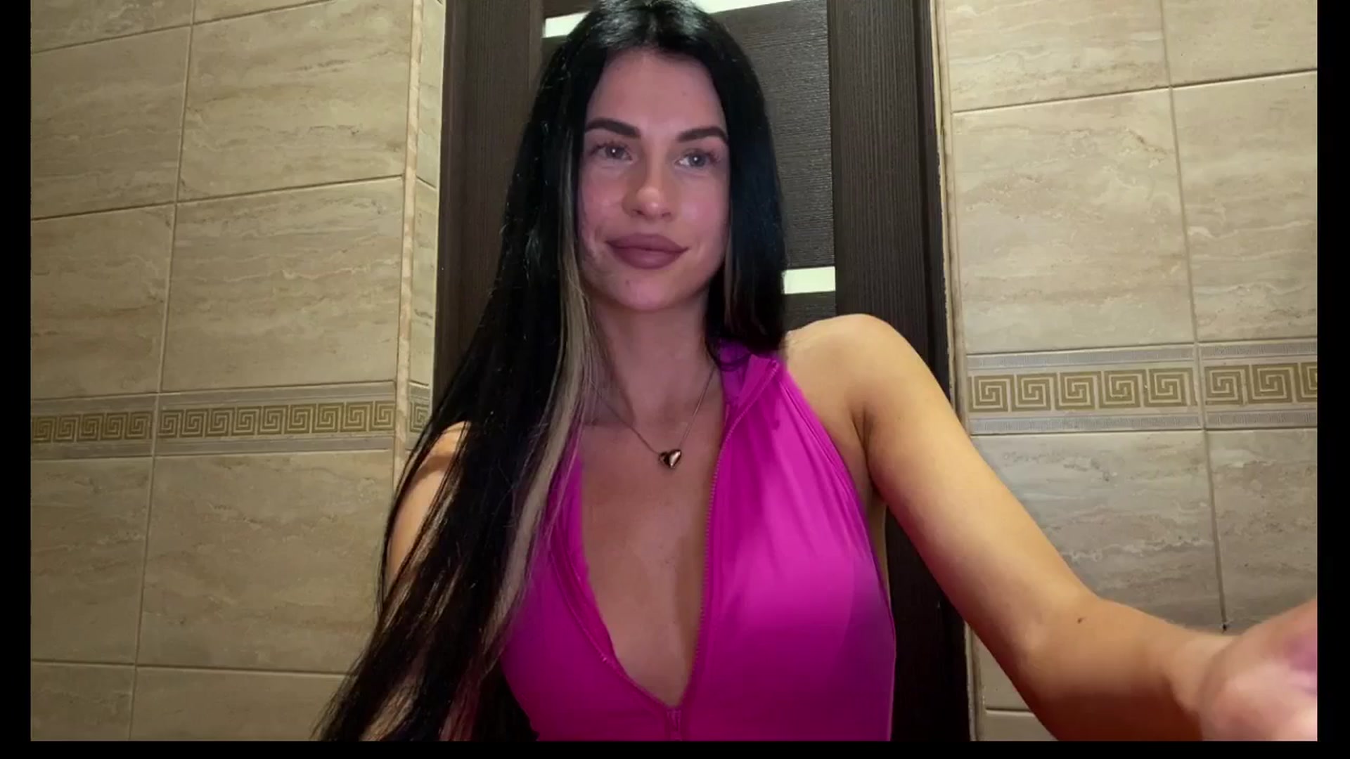 Gallery image thumbnail from Sweet_monic's myfreecams stream on, 04/18/2025, 17:06 image 13 of 20