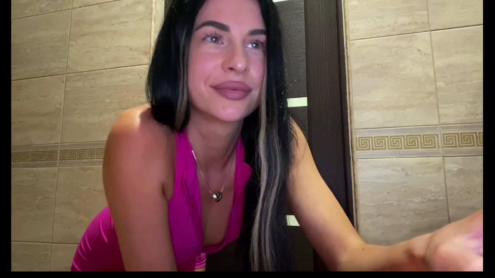 Gallery image thumbnail from Sweet_monic's myfreecams stream on, 04/18/2025, 17:06 image 10 of 20