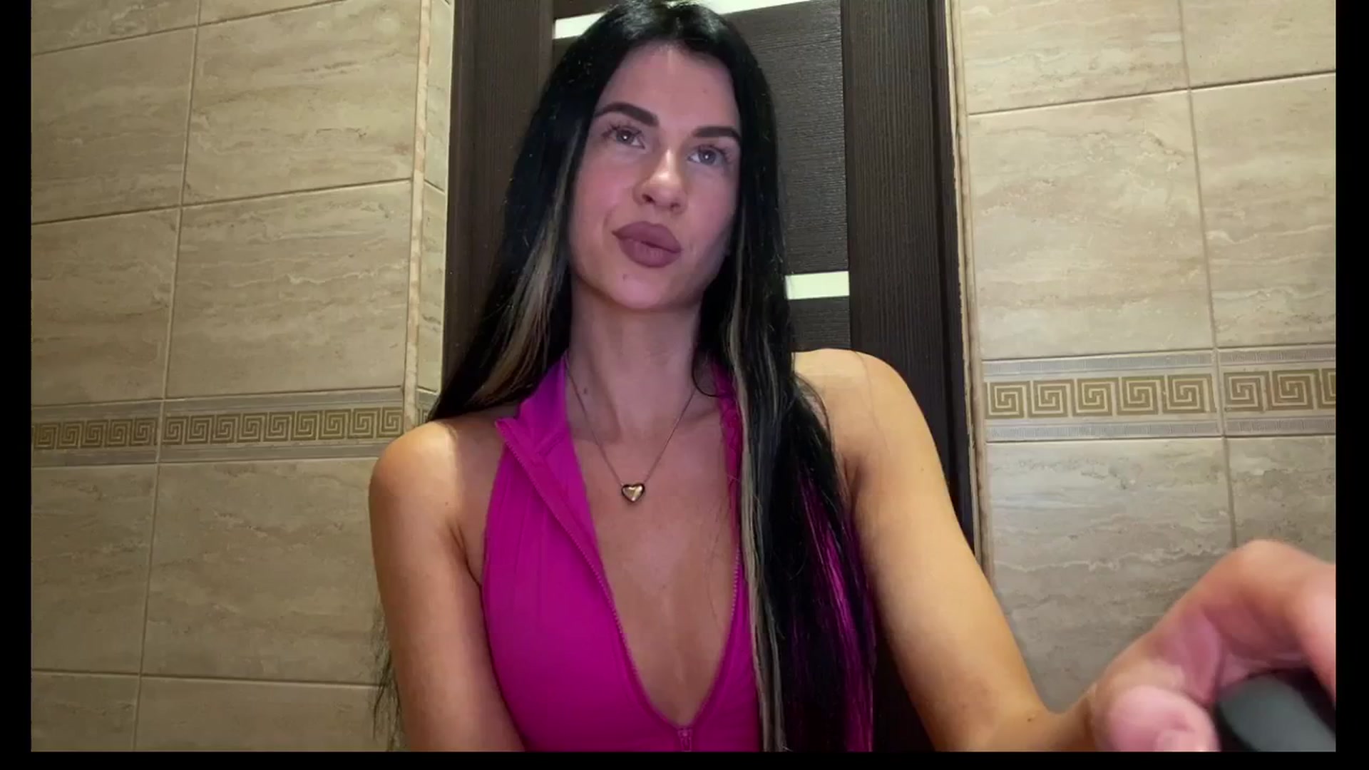 Gallery image thumbnail from Sweet_monic's myfreecams stream on, 04/18/2025, 17:06 image 19 of 20