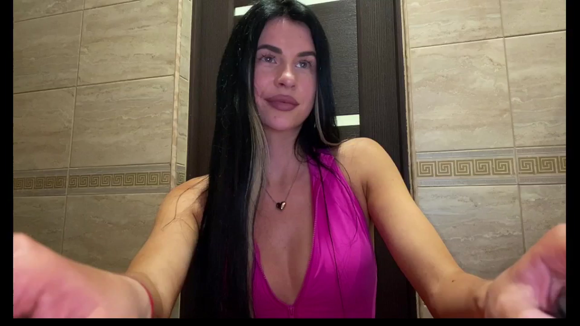 Gallery image thumbnail from Sweet_monic's myfreecams stream on, 04/18/2025, 17:06 image 17 of 20
