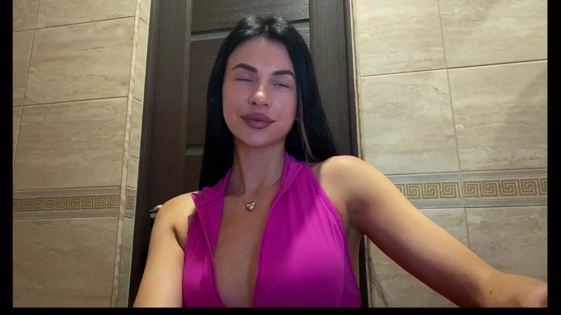Gallery image thumbnail from Sweet_monic's myfreecams stream on, 04/19/2025, 24:05 image 10 of 20