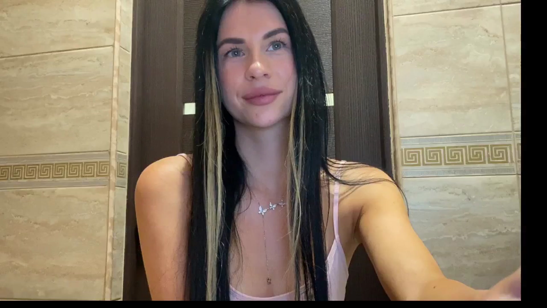 Gallery image thumbnail from Sweet_monic's myfreecams stream on, 04/29/2025, 20:46 image 8 of 20