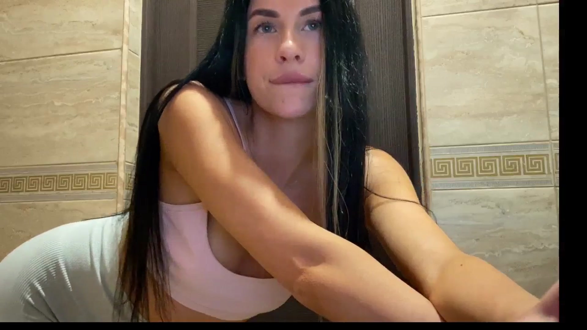 Gallery image thumbnail from Sweet_monic's myfreecams stream on, 04/29/2025, 20:46 image 11 of 20