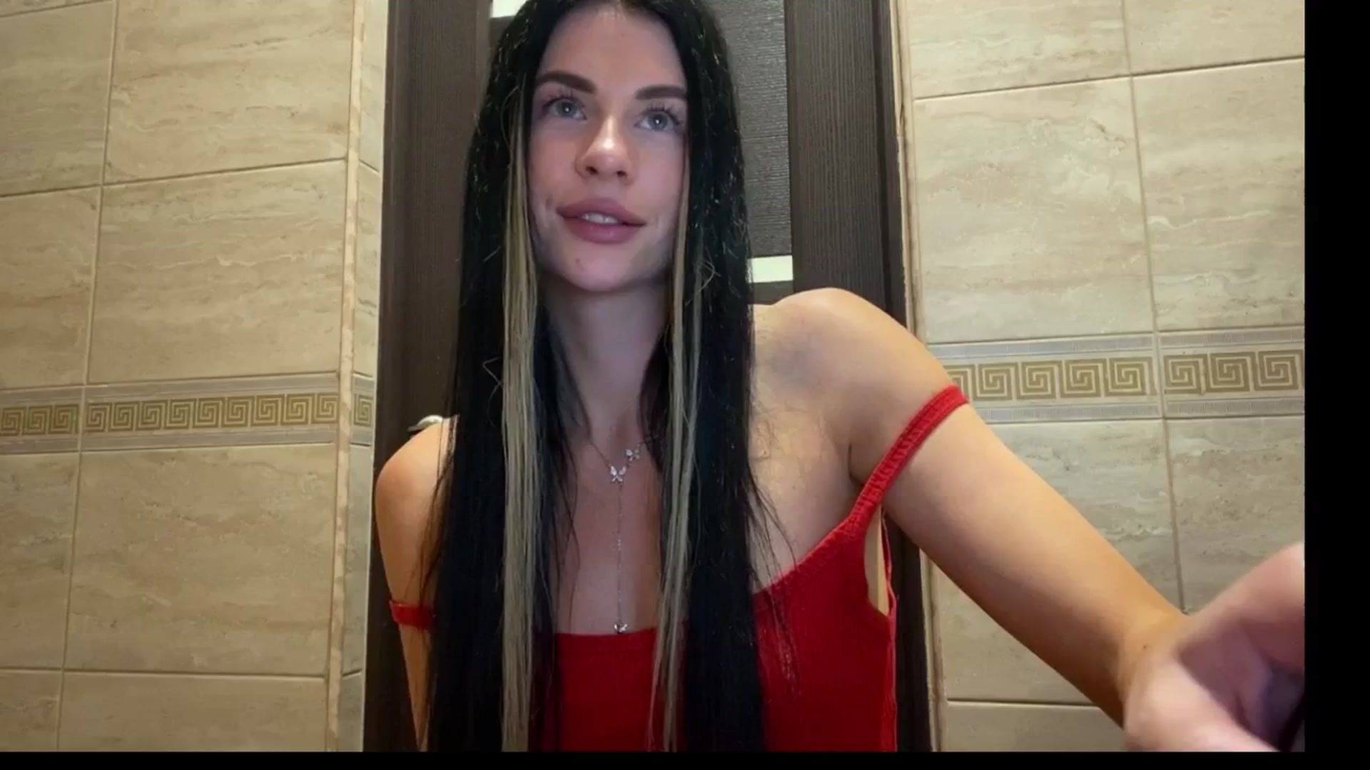 Gallery image thumbnail from Sweet_monic's myfreecams stream on, 04/29/2025, 21:43 image 17 of 20