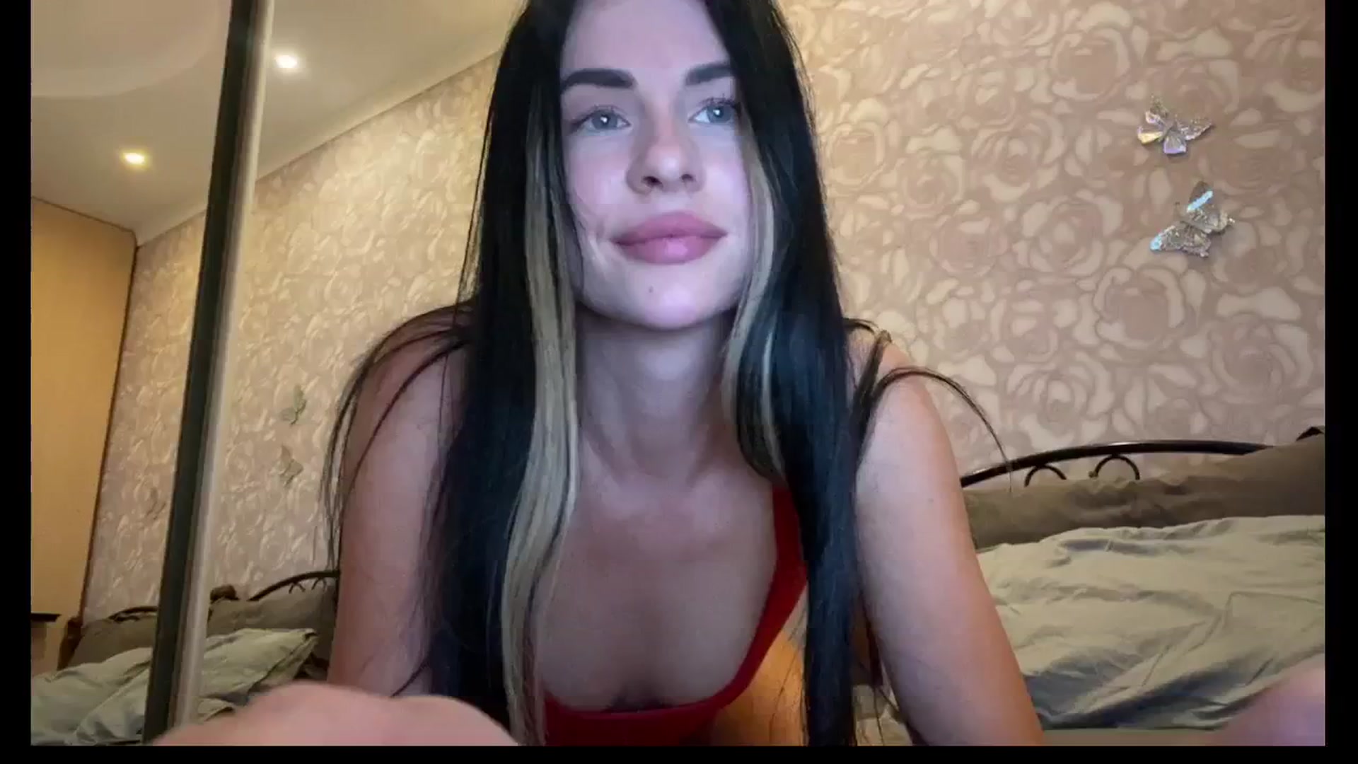 Gallery image thumbnail from Sweet_monic's myfreecams stream on, 05/04/2025, 17:51 image 4 of 20
