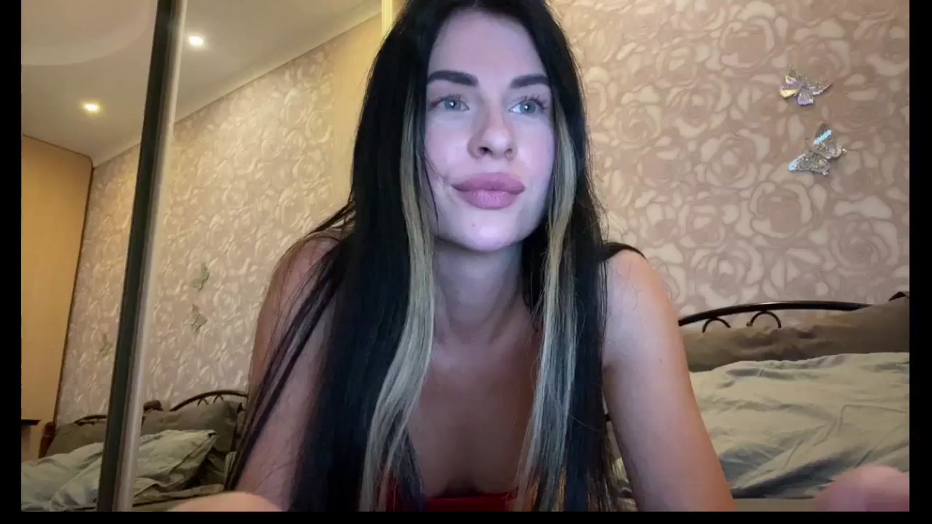Gallery image thumbnail from Sweet_monic's myfreecams stream on, 05/04/2025, 17:51 image 7 of 20