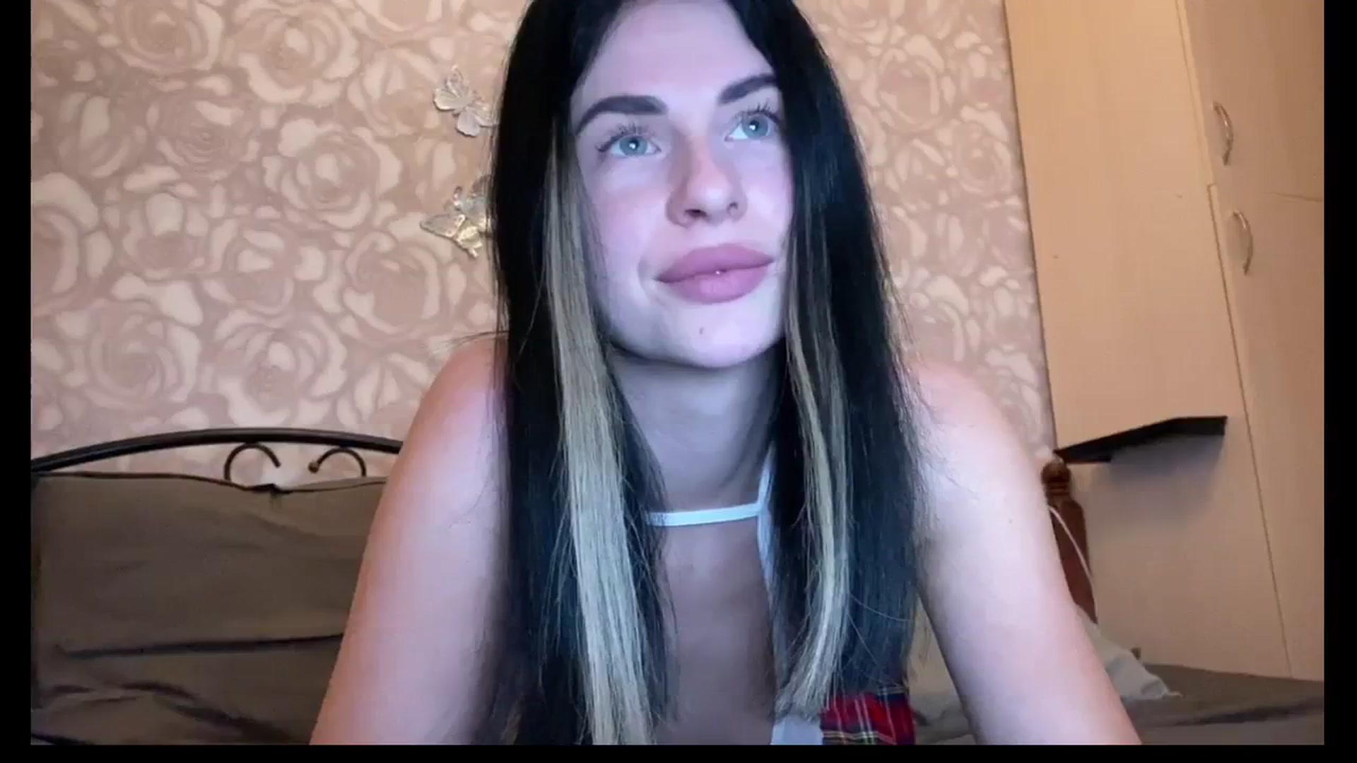 Gallery image thumbnail from Sweet_monic's myfreecams stream on, 05/10/2025, 20:37 image 1 of 20
