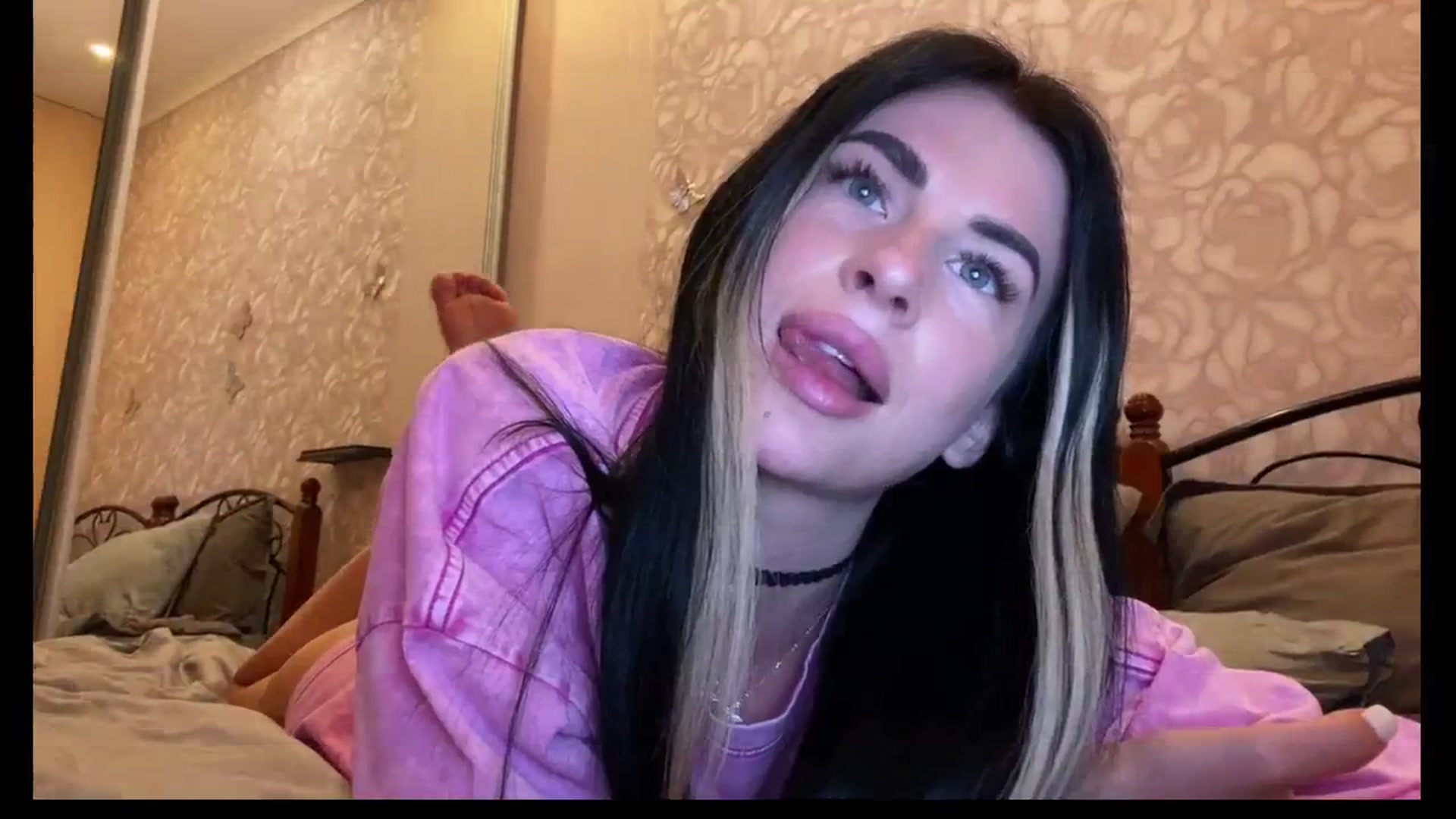 Gallery image thumbnail from Sweet_monic's myfreecams stream on, 05/26/2025, 17:21 image 3 of 20