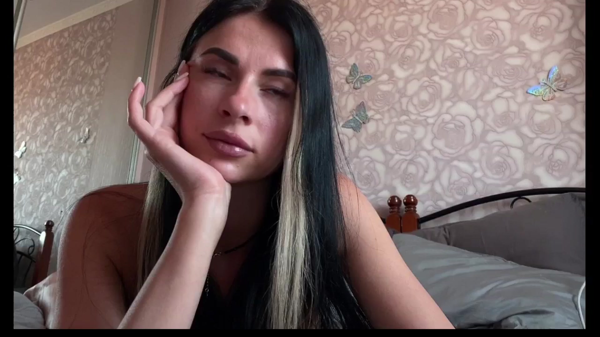 Gallery image thumbnail from Sweet_monic's myfreecams stream on, 05/31/2025, 16:48 image 3 of 20