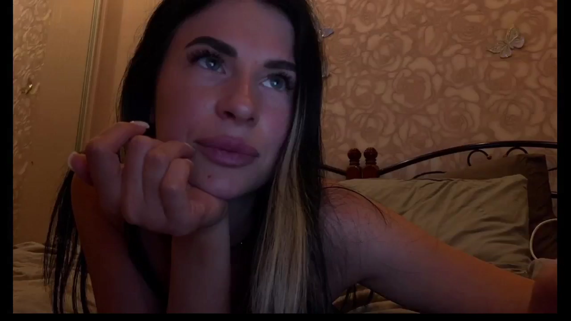 Gallery image thumbnail from Sweet_monic's myfreecams stream on, 05/31/2025, 17:26 image 19 of 20