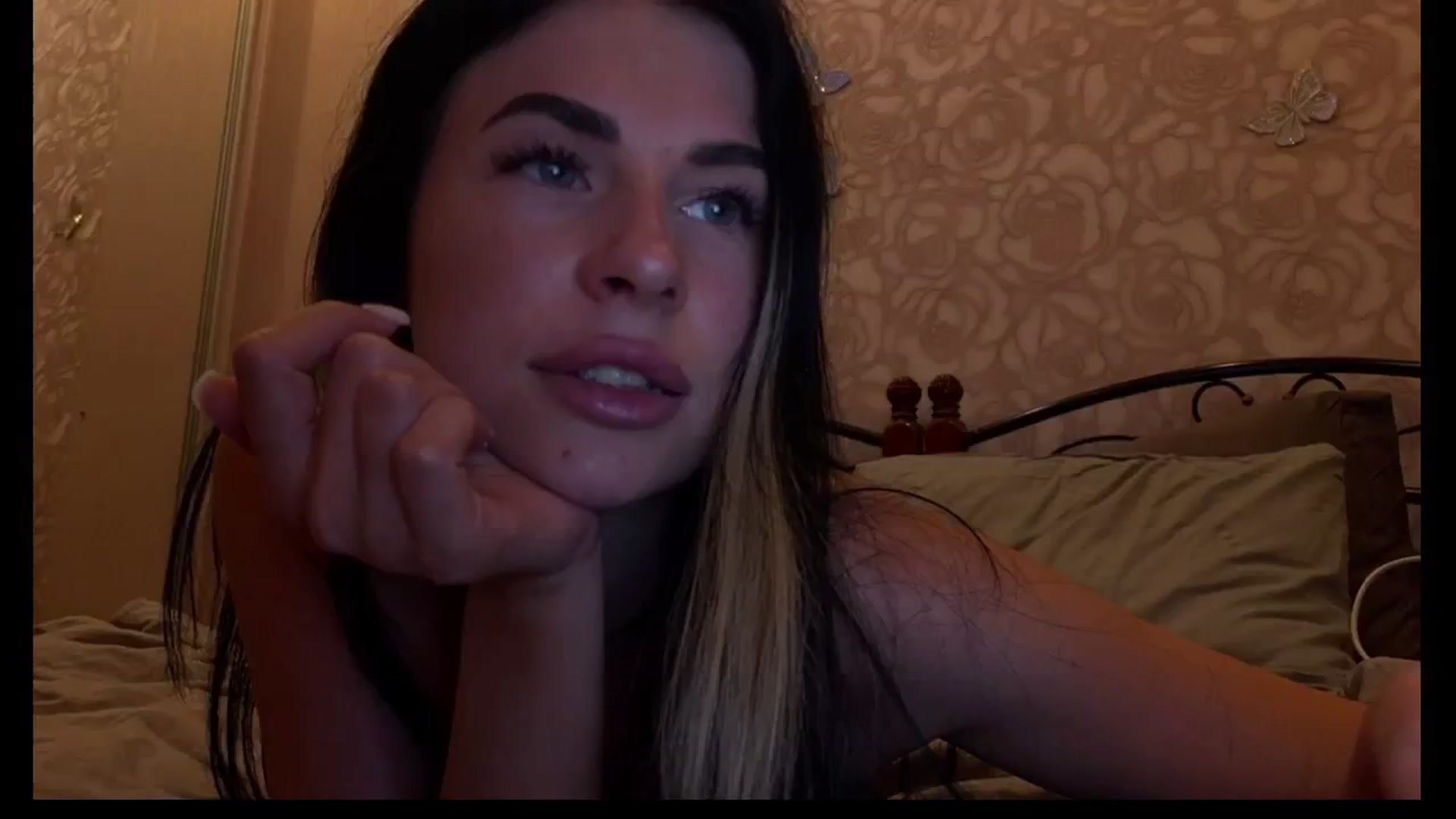 Gallery image thumbnail from Sweet_monic's myfreecams stream on, 05/31/2025, 17:26 image 18 of 20